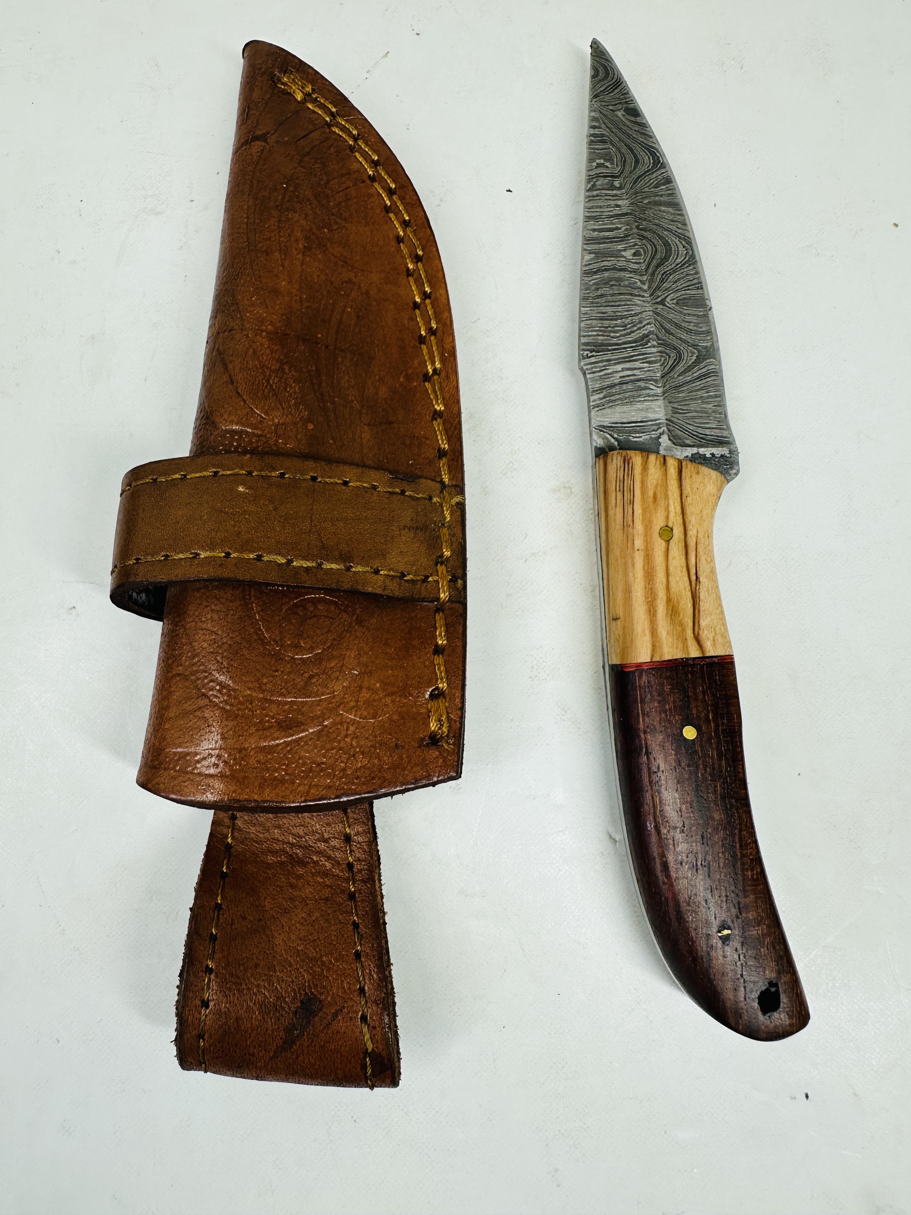 CUSTOM DAMASCUS STEEL HUNTING KNIFE