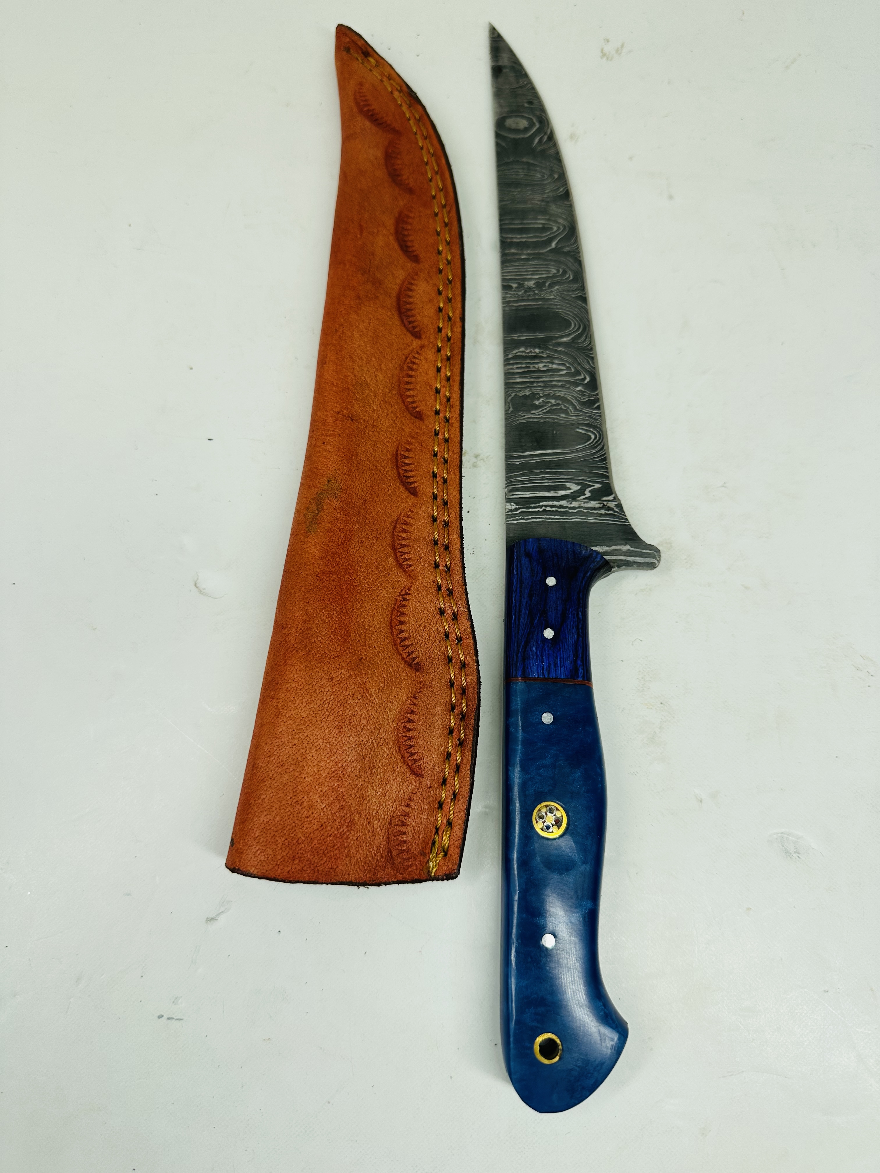 CUSTOM DAMASCUS STEEL HUNTING KNIFE, MODERN