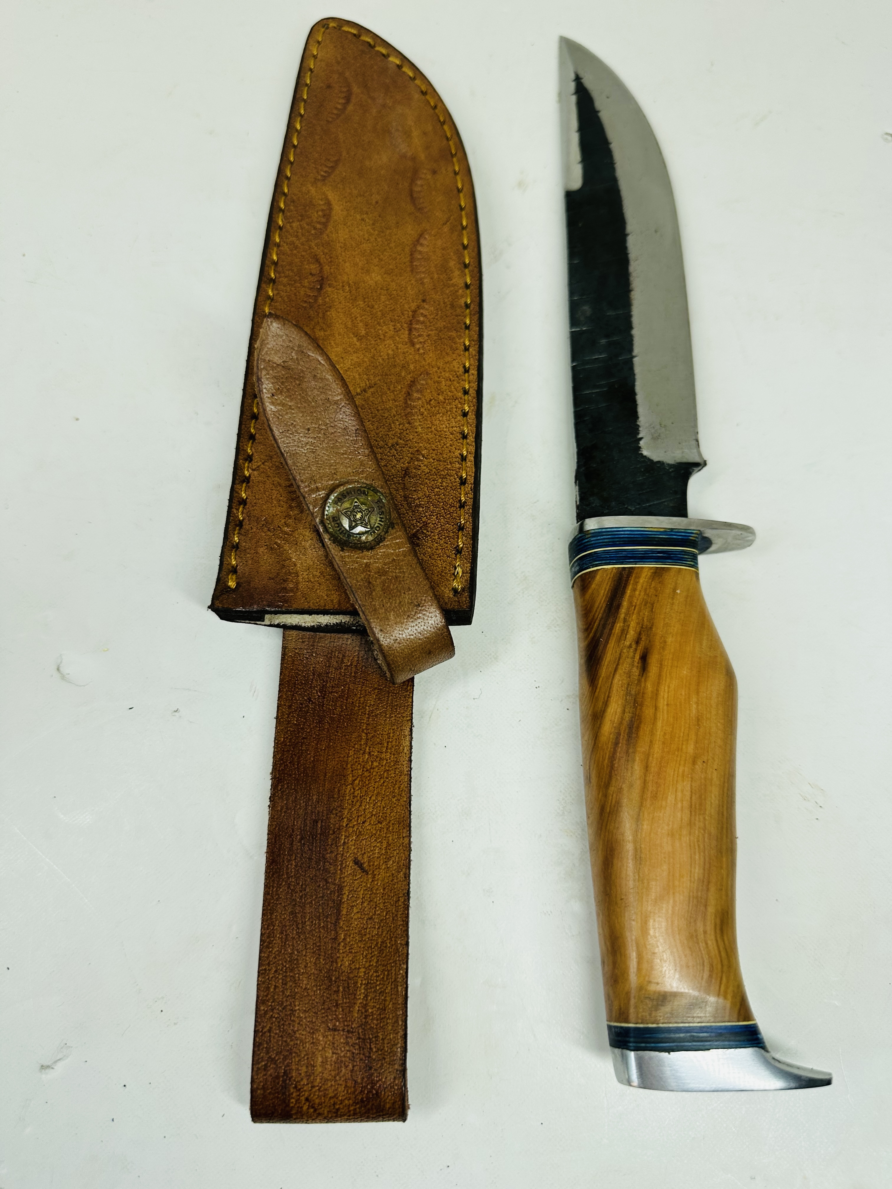 UNMARKED OLIVE WOOD HUNTING KNIFE