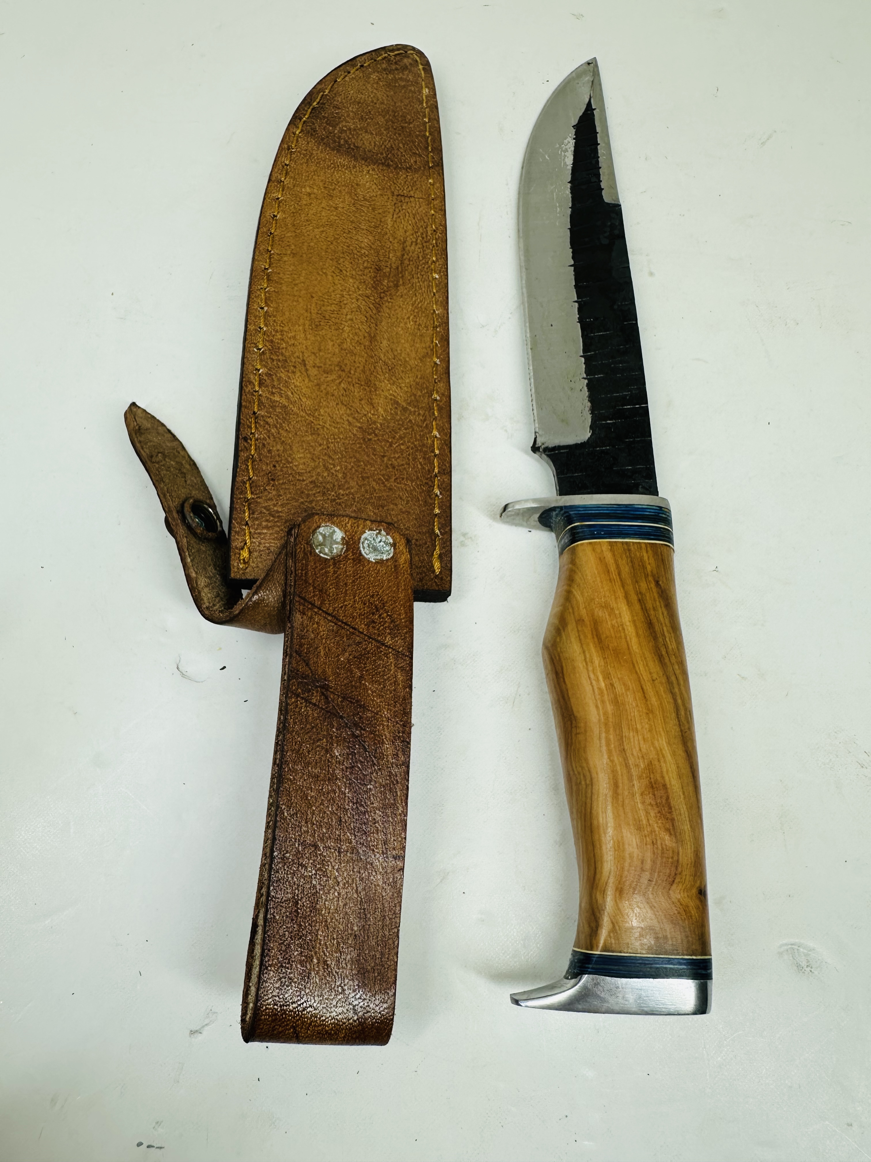 UNMARKED OLIVE WOOD HUNTING KNIFE