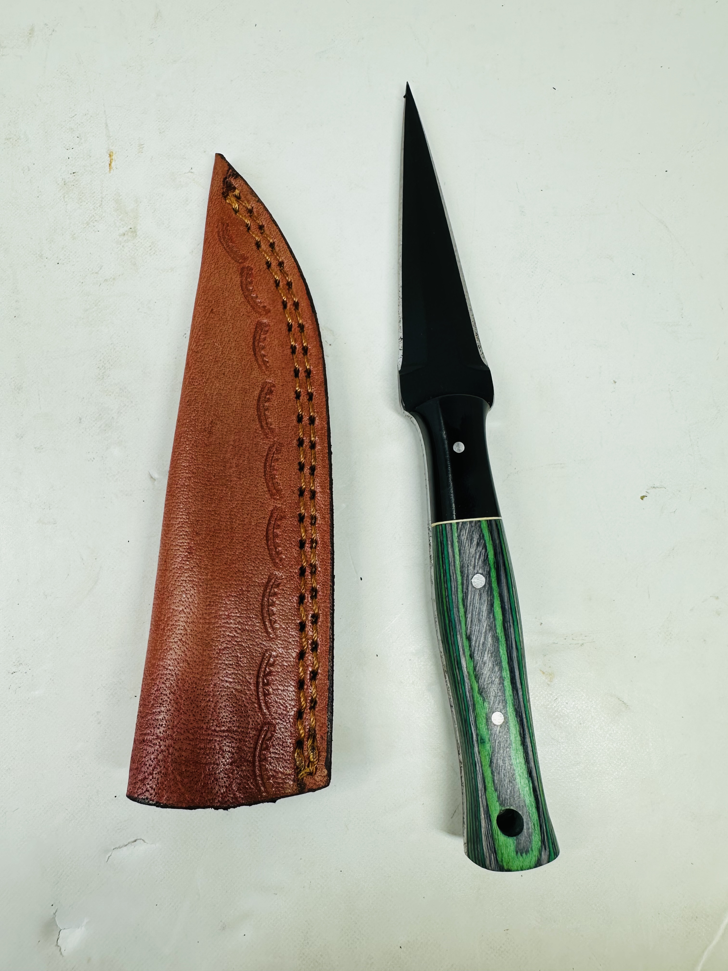 UTILITY KNIFE WITH LAMINATED WOOD HANDLE