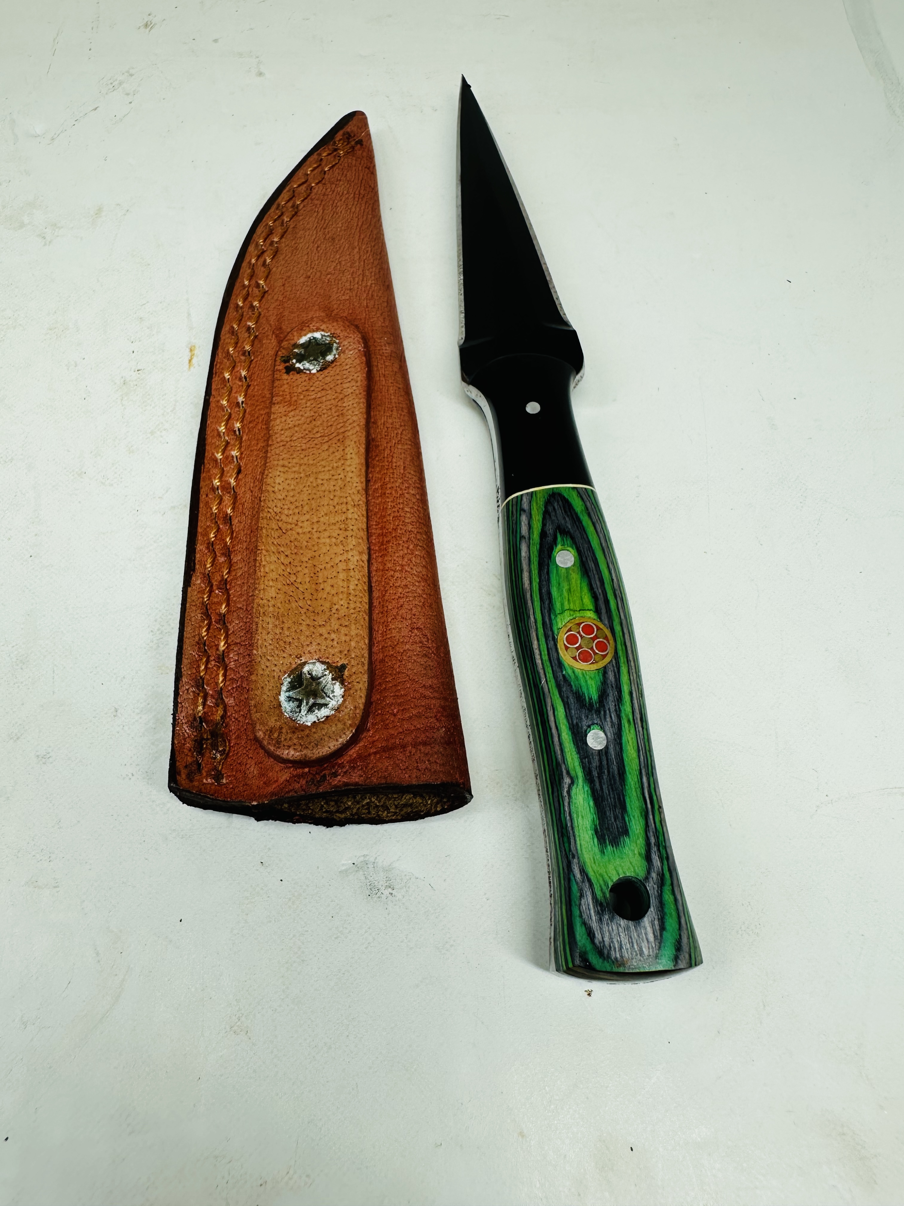 UTILITY KNIFE WITH LAMINATED WOOD HANDLE