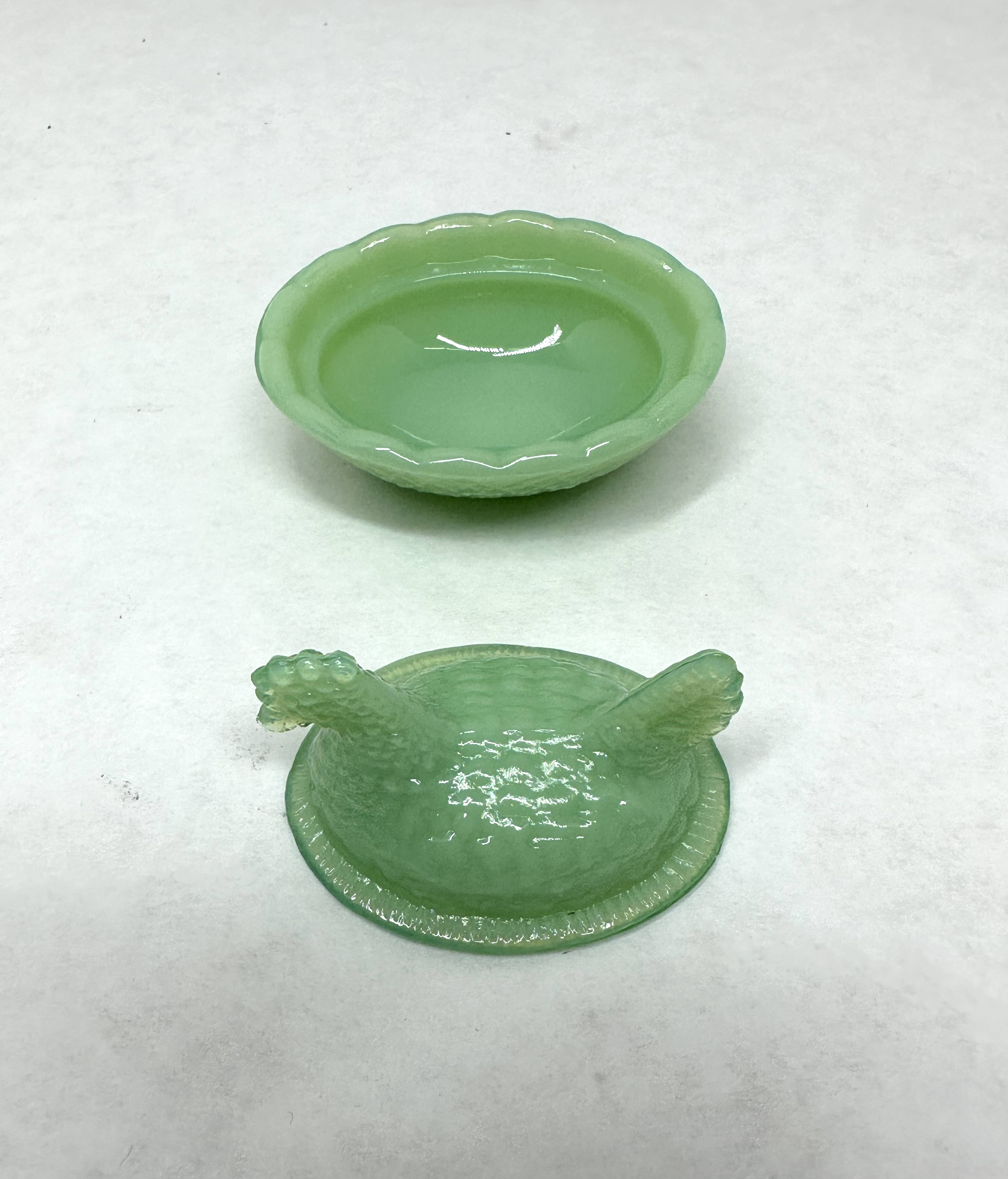JADEITE MINI HEN ON NEST