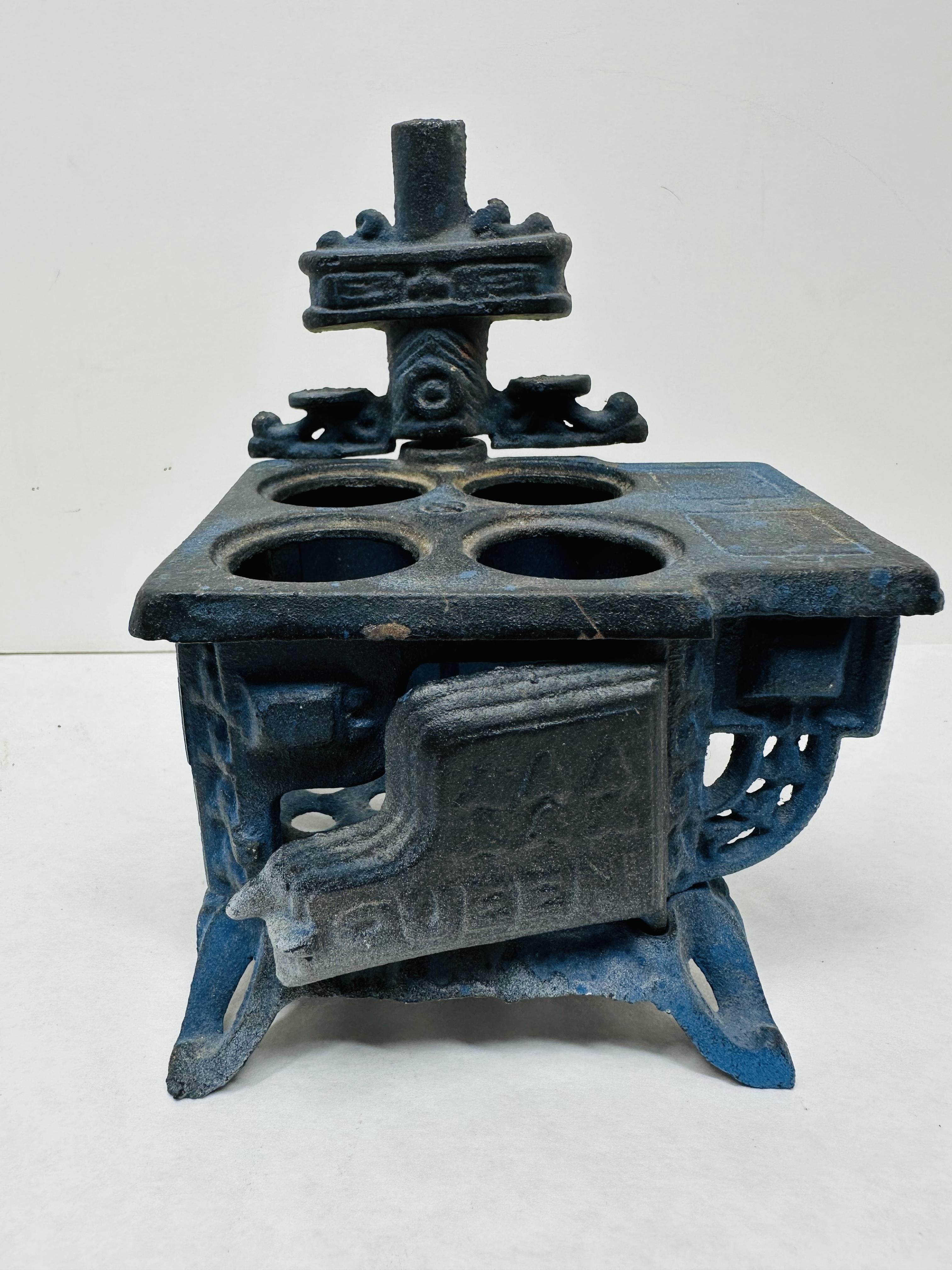 AAA QUEEN MINIATURE KITCHEN RANGE, 1900