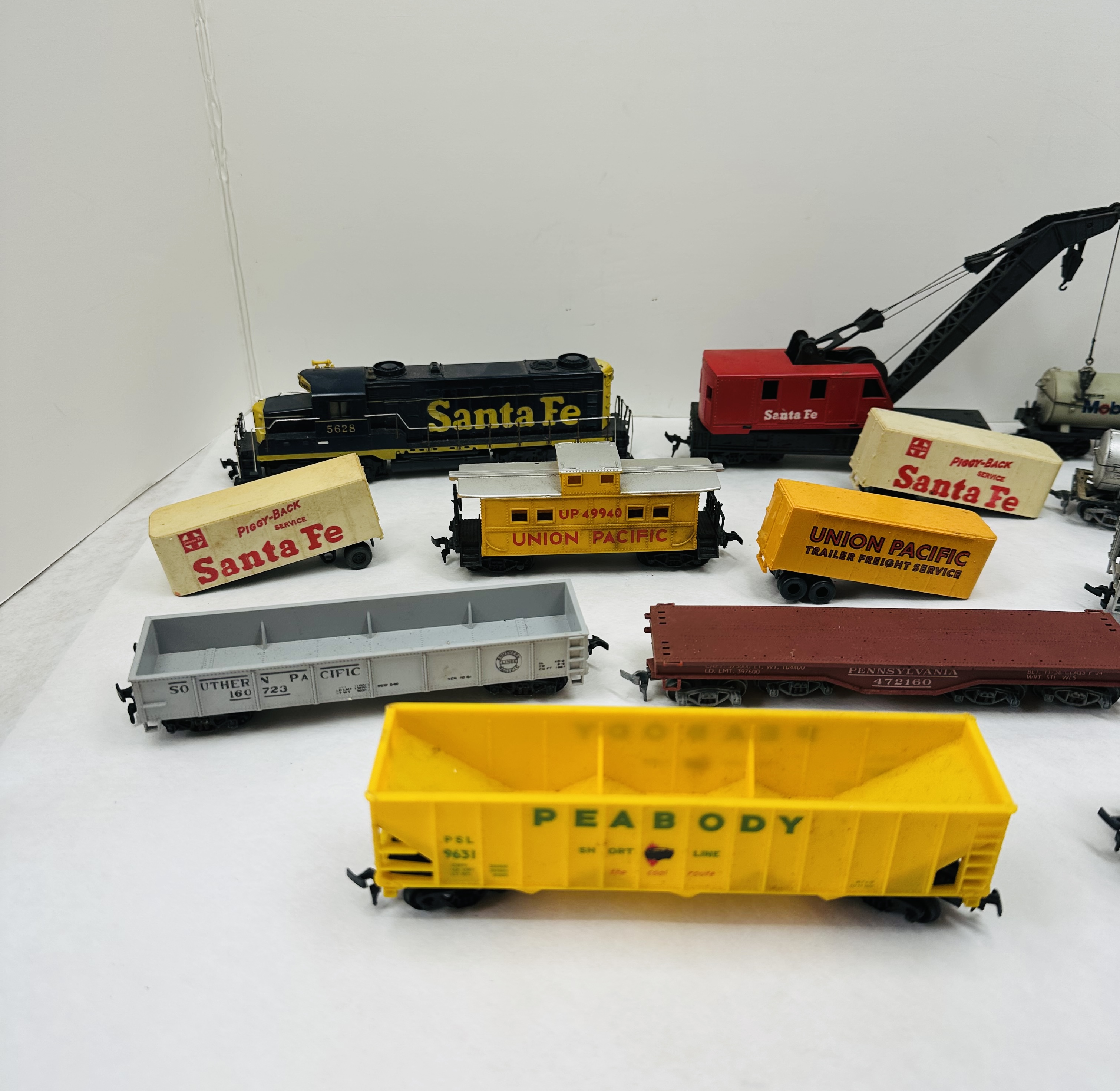 VARIOUS HO SCALE PLASTIC TRAINS, 1970s
