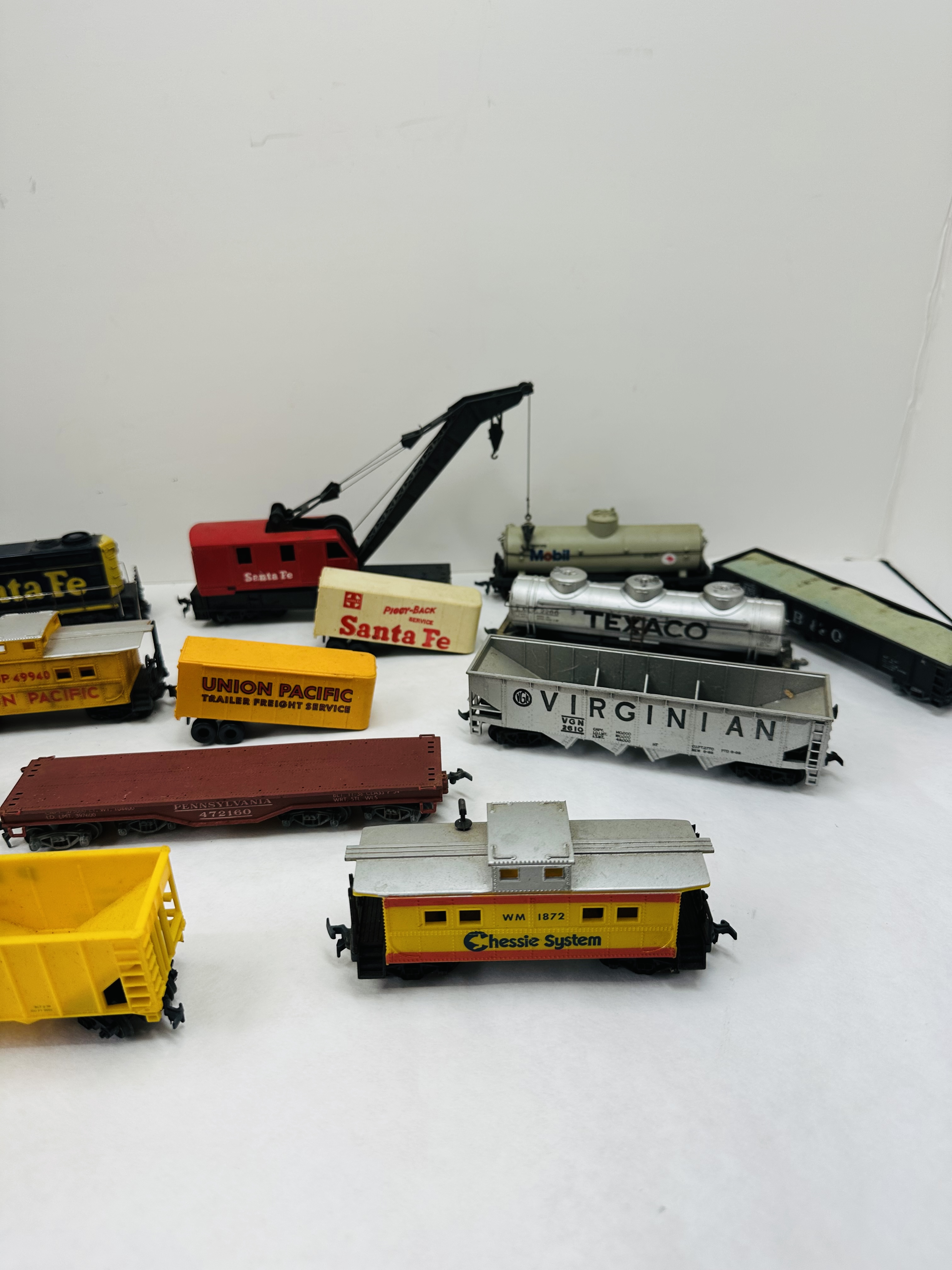 VARIOUS HO SCALE PLASTIC TRAINS, 1970s
