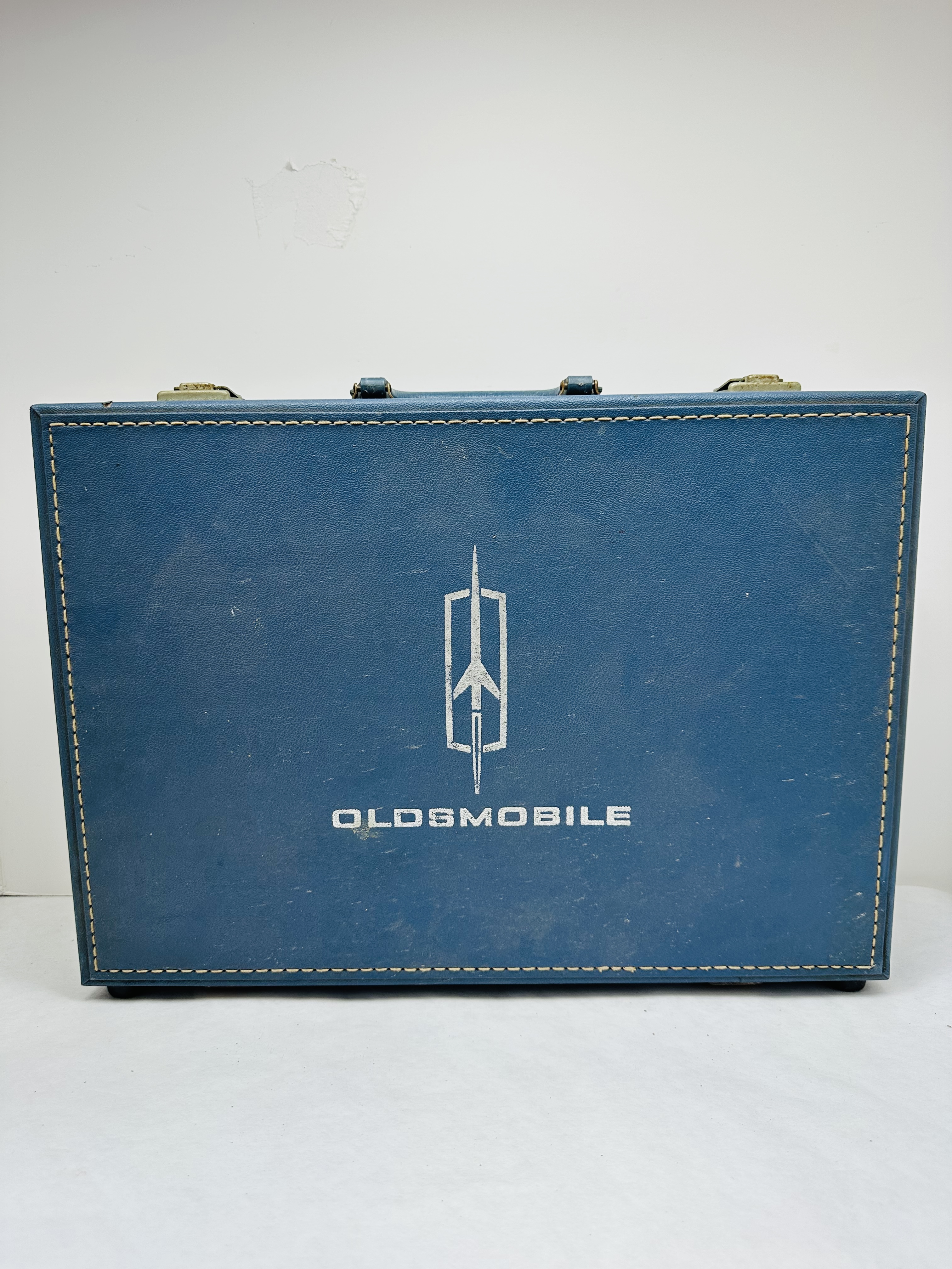 OLDSMOBILE SALES TRAINING CASE, 1965