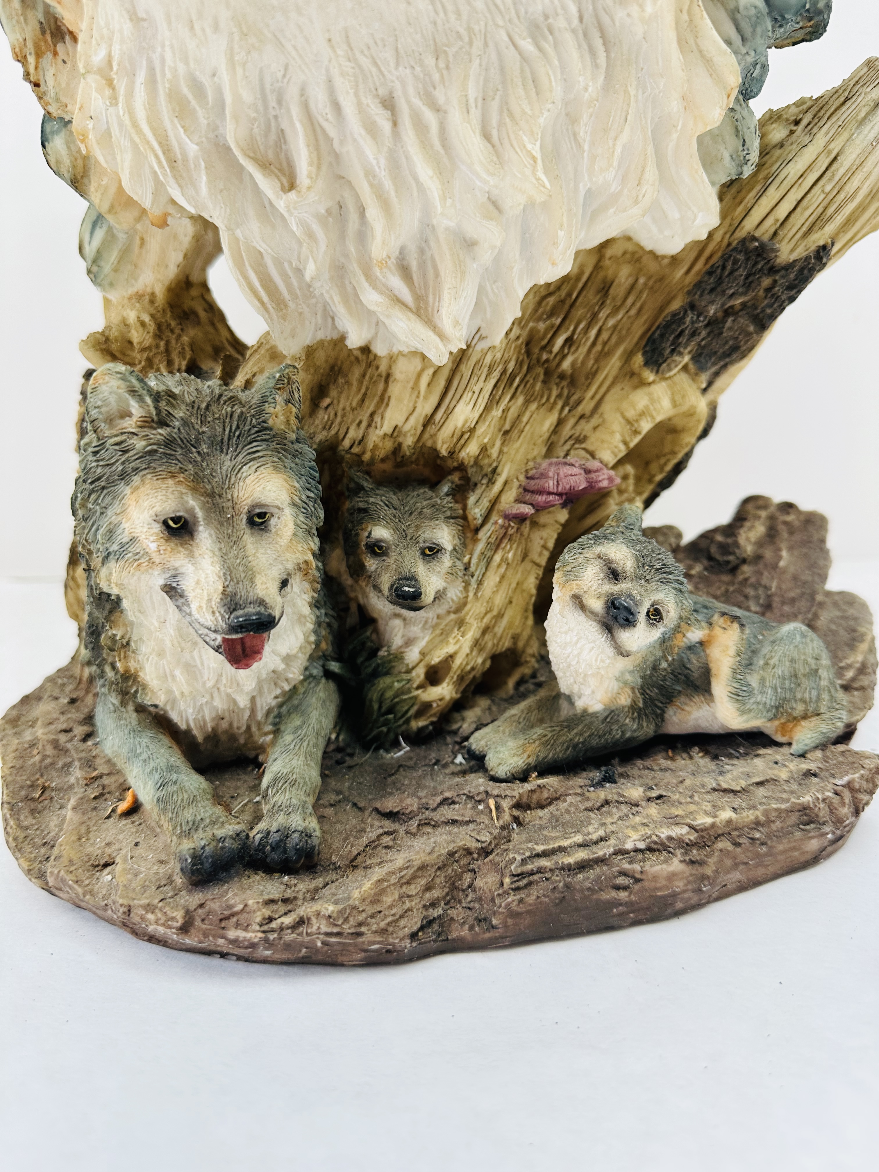 COMPOSITE RESIN WOLF FAMILY SCULPTURE
