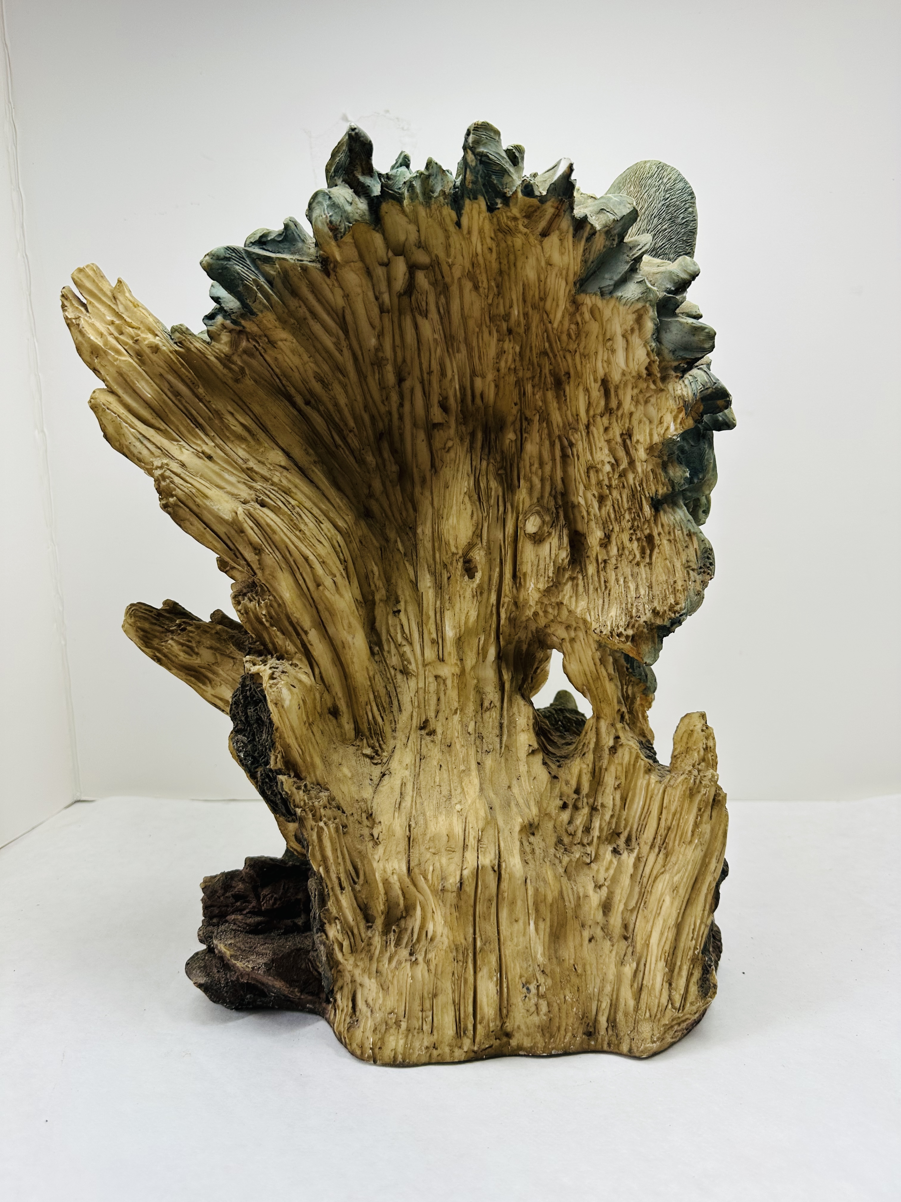 COMPOSITE RESIN WOLF FAMILY SCULPTURE