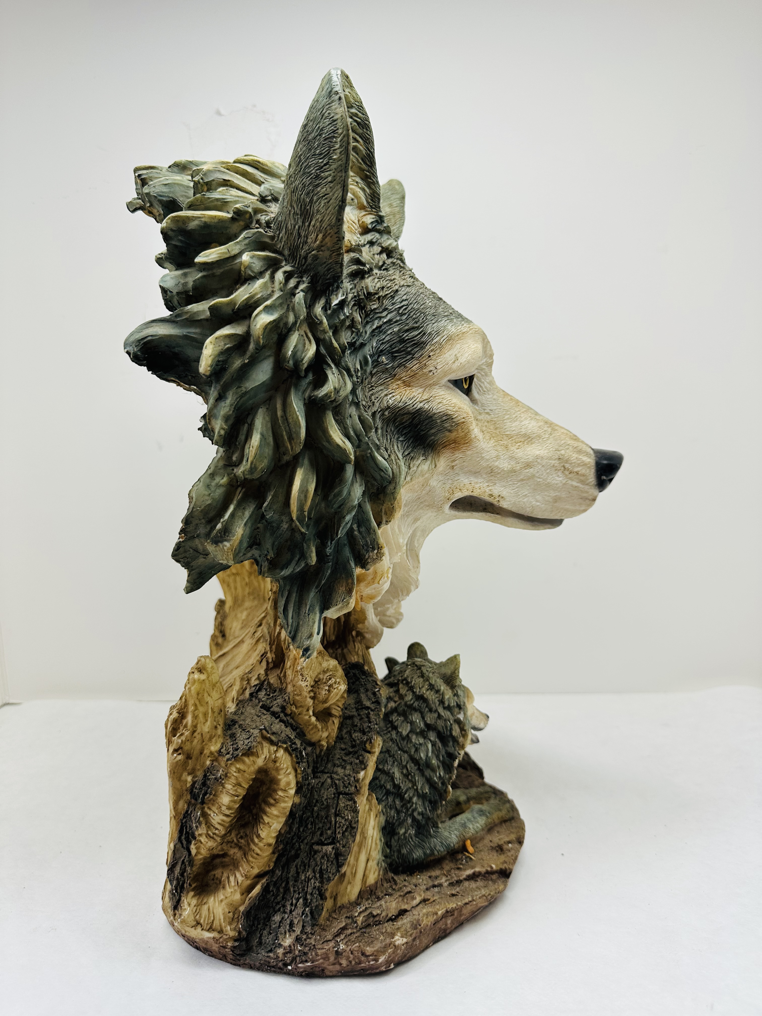 COMPOSITE RESIN WOLF FAMILY SCULPTURE