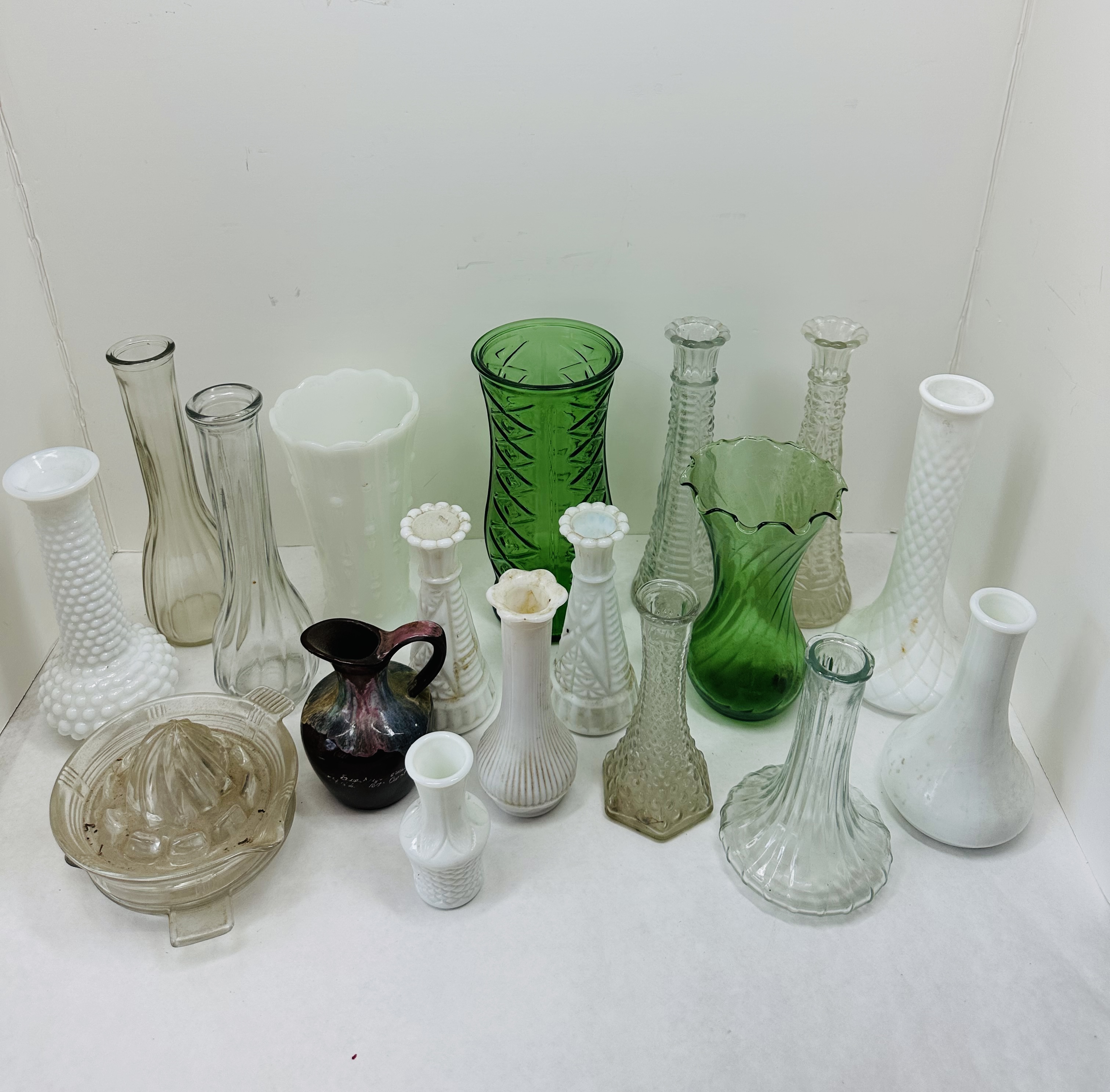 ANCHOR HOCKING AND ASSORTED GLASSWARE, 1970S