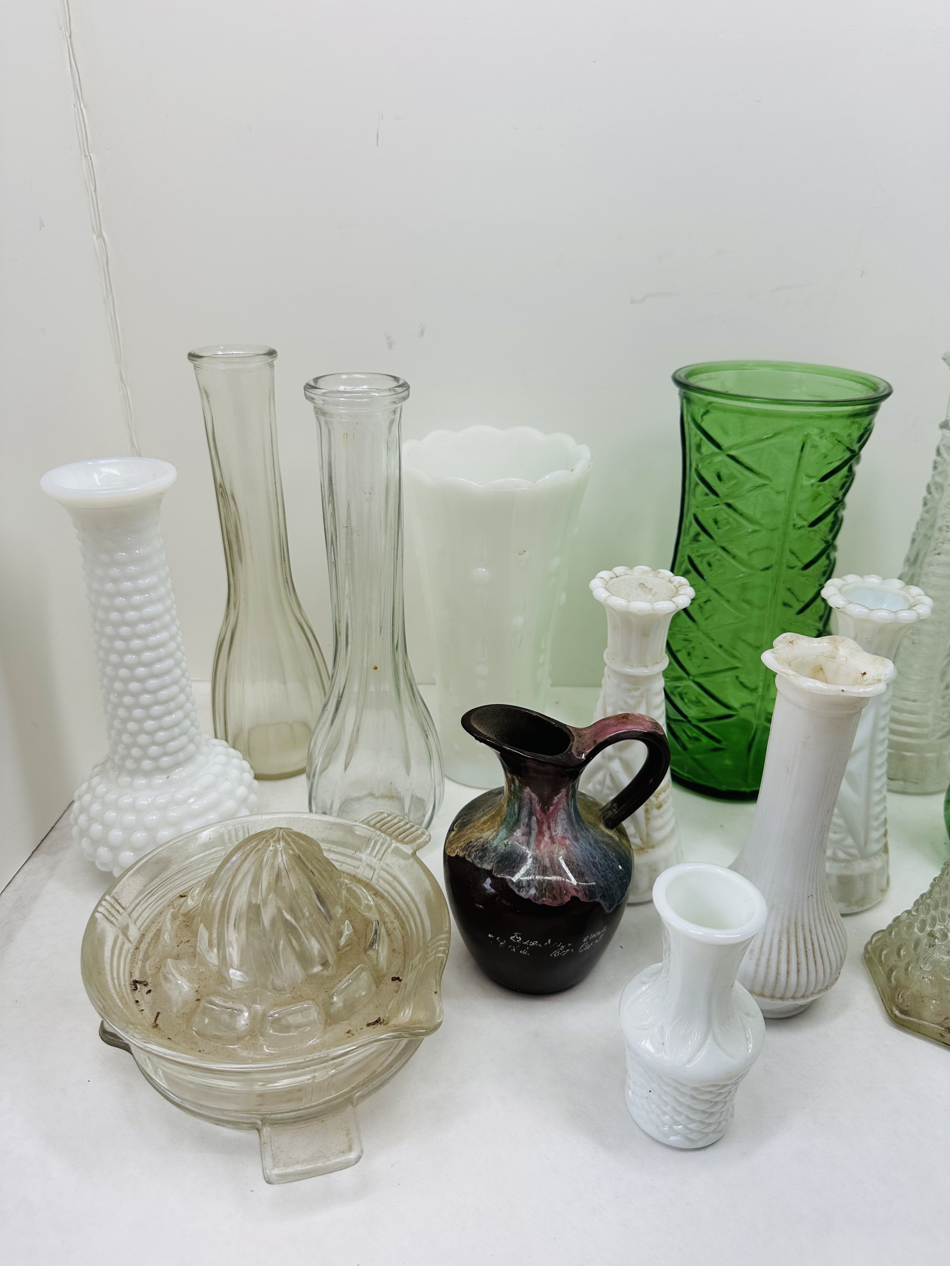 ANCHOR HOCKING AND ASSORTED GLASSWARE, 1970S