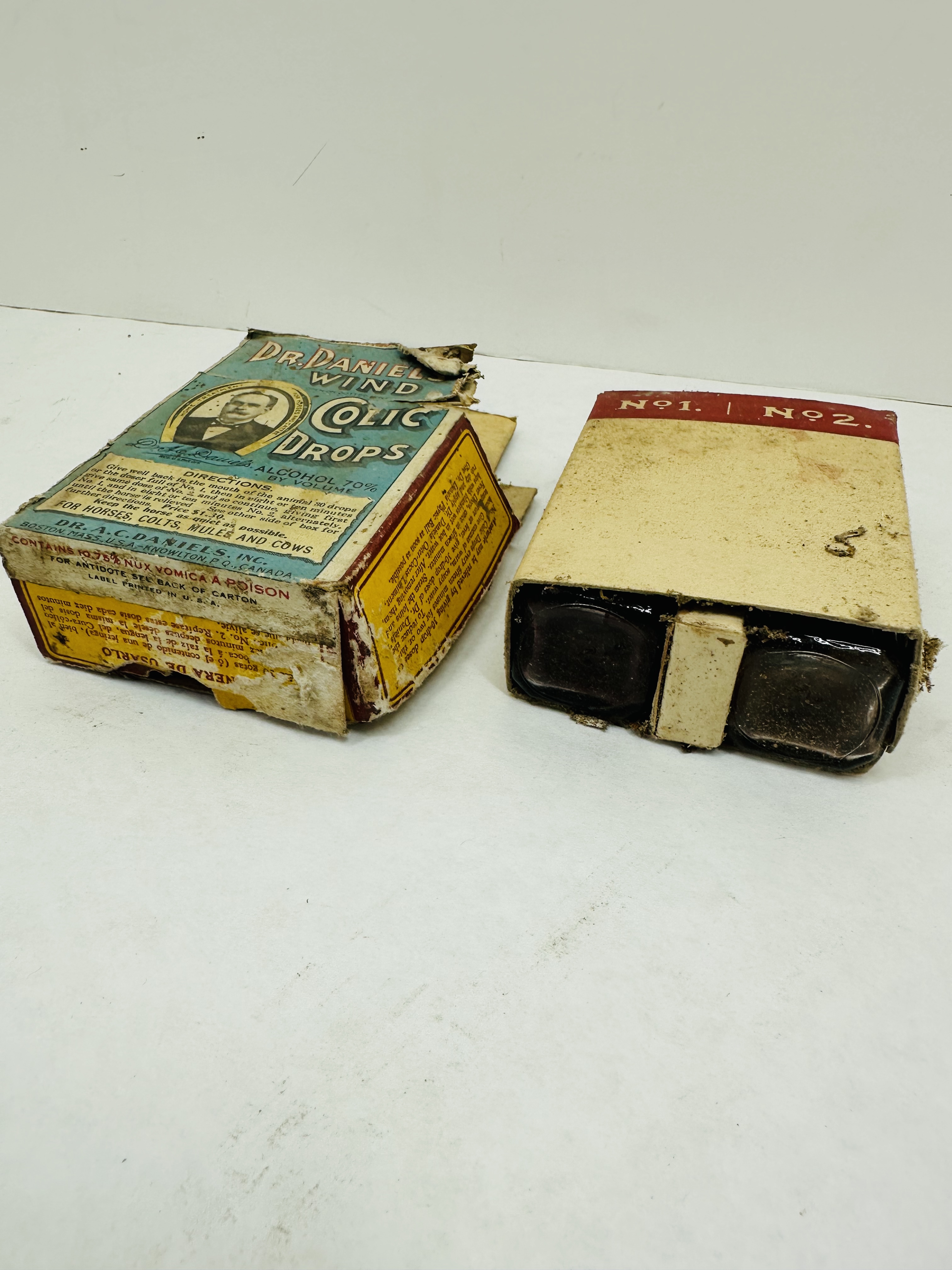 VARIOUS VINTAGE ADVERTISING AND EPHEMERA
