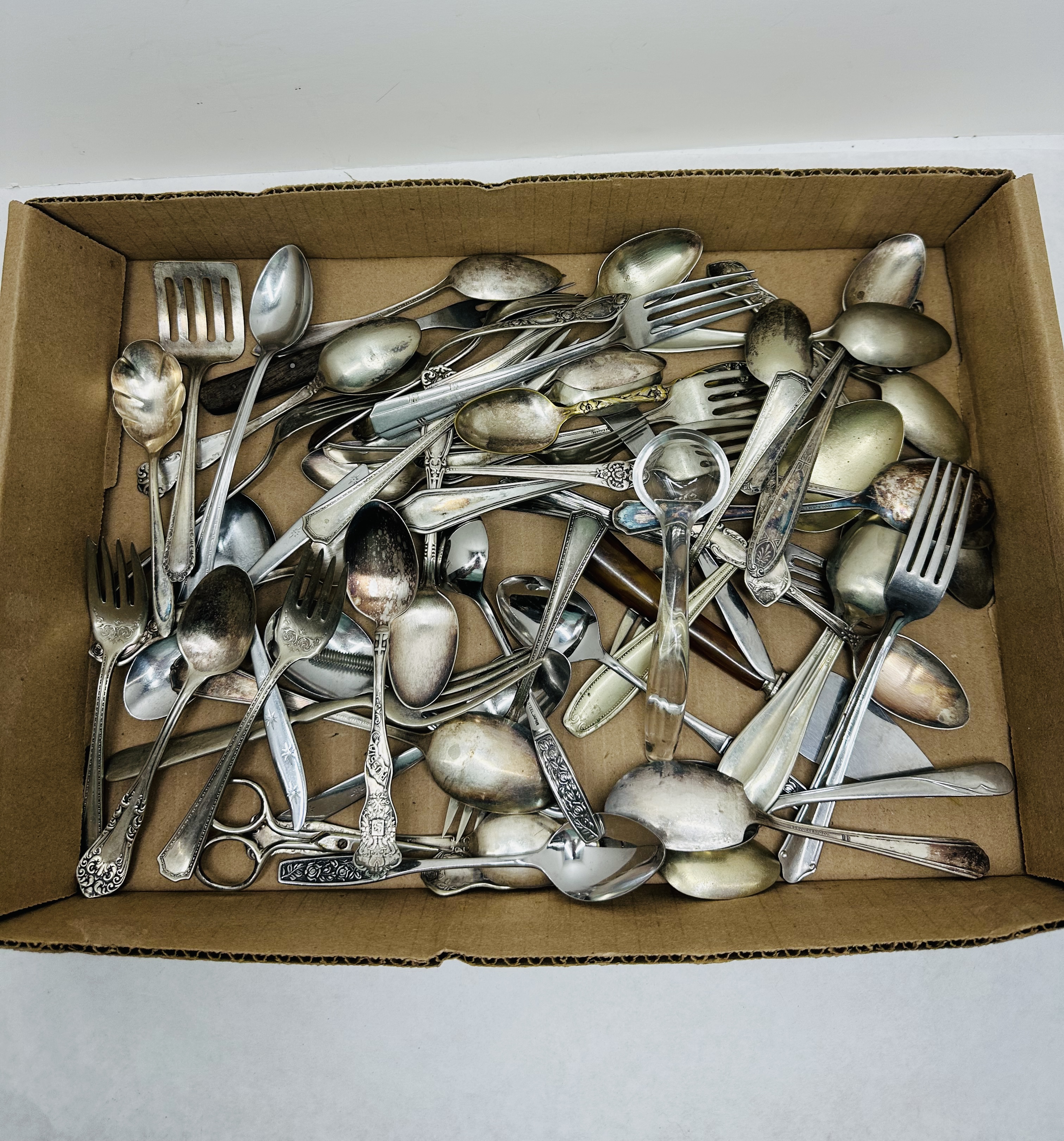ASSORTED SILVERPLATE AND STAINLESS FLATWARE, 20TH CENTURY