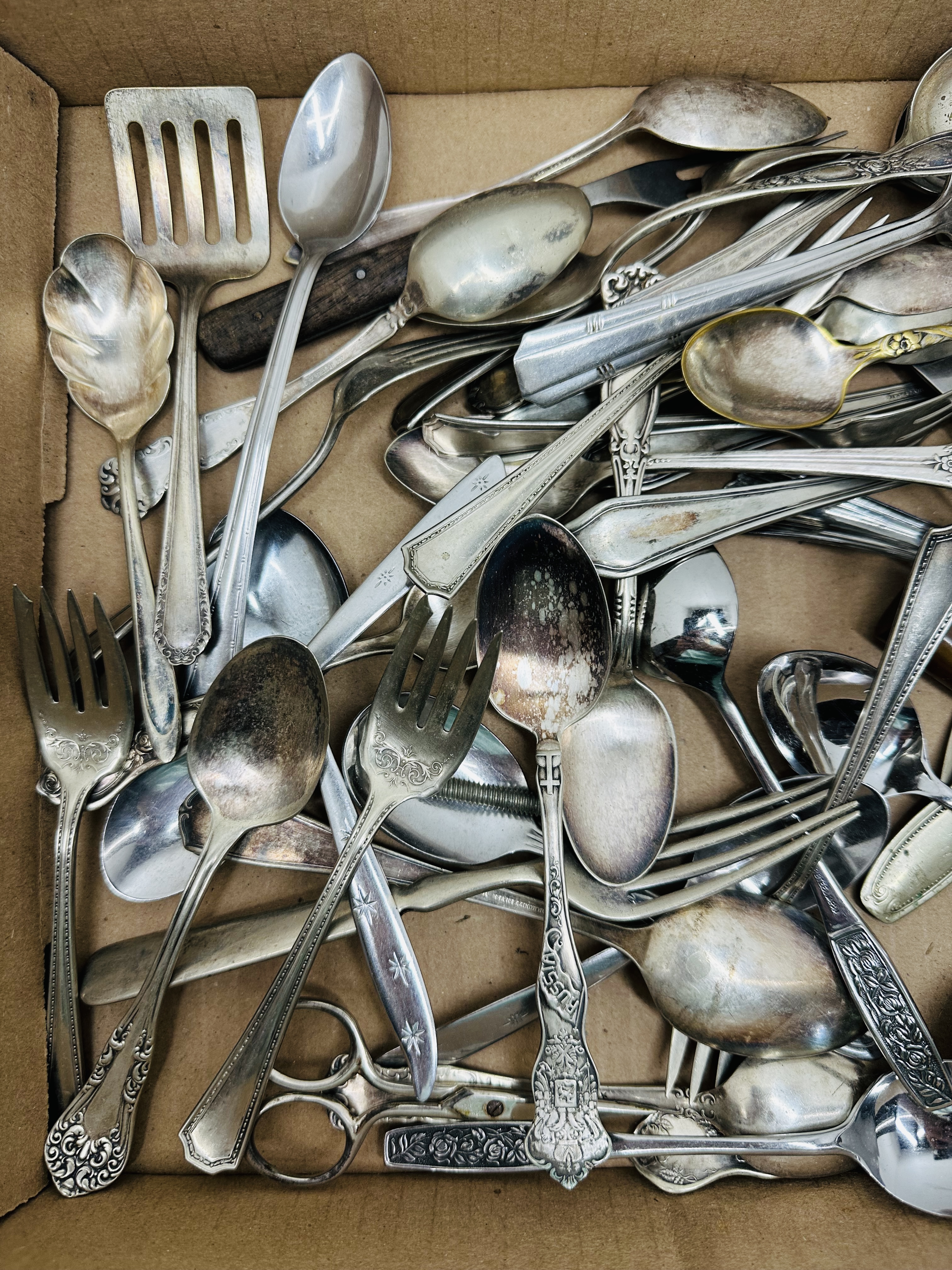 ASSORTED SILVERPLATE AND STAINLESS FLATWARE, 20TH CENTURY