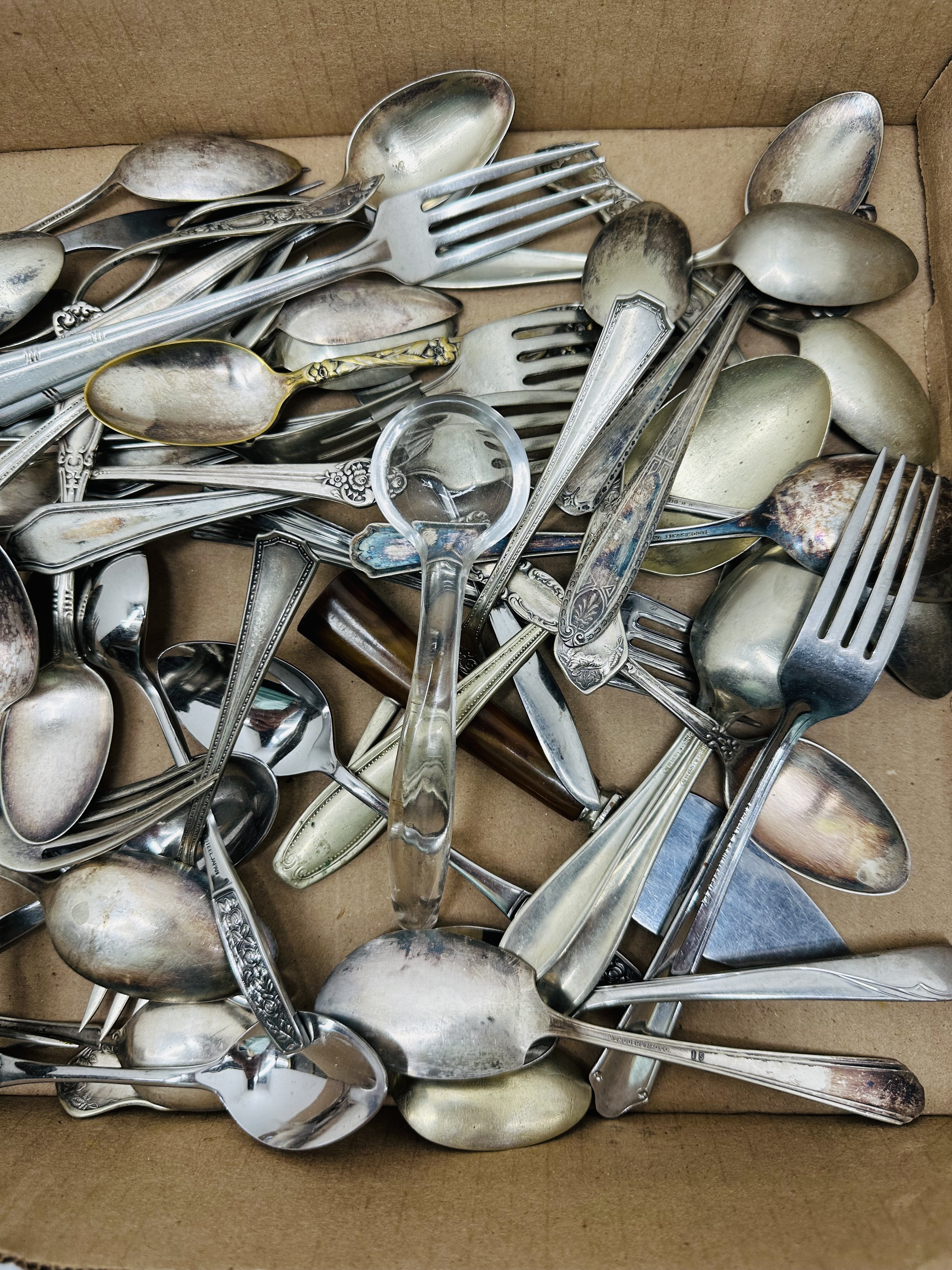 ASSORTED SILVERPLATE AND STAINLESS FLATWARE, 20TH CENTURY