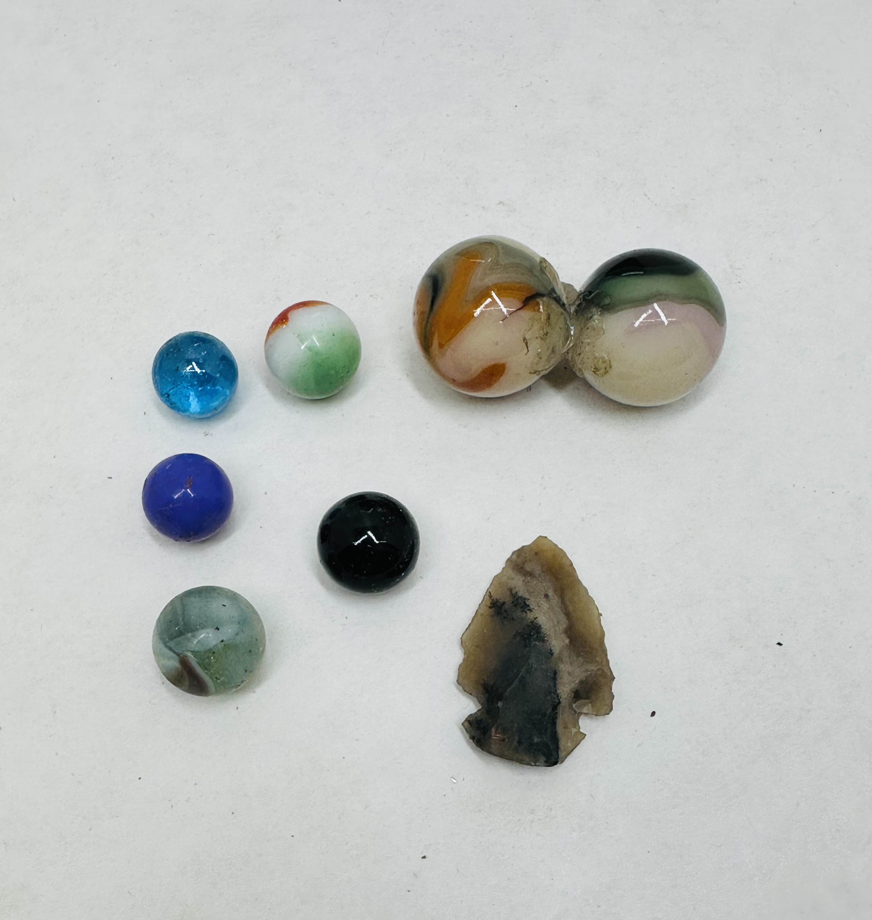 MARBLES AND STONE ARROWHEAD, 20TH CENTURY
