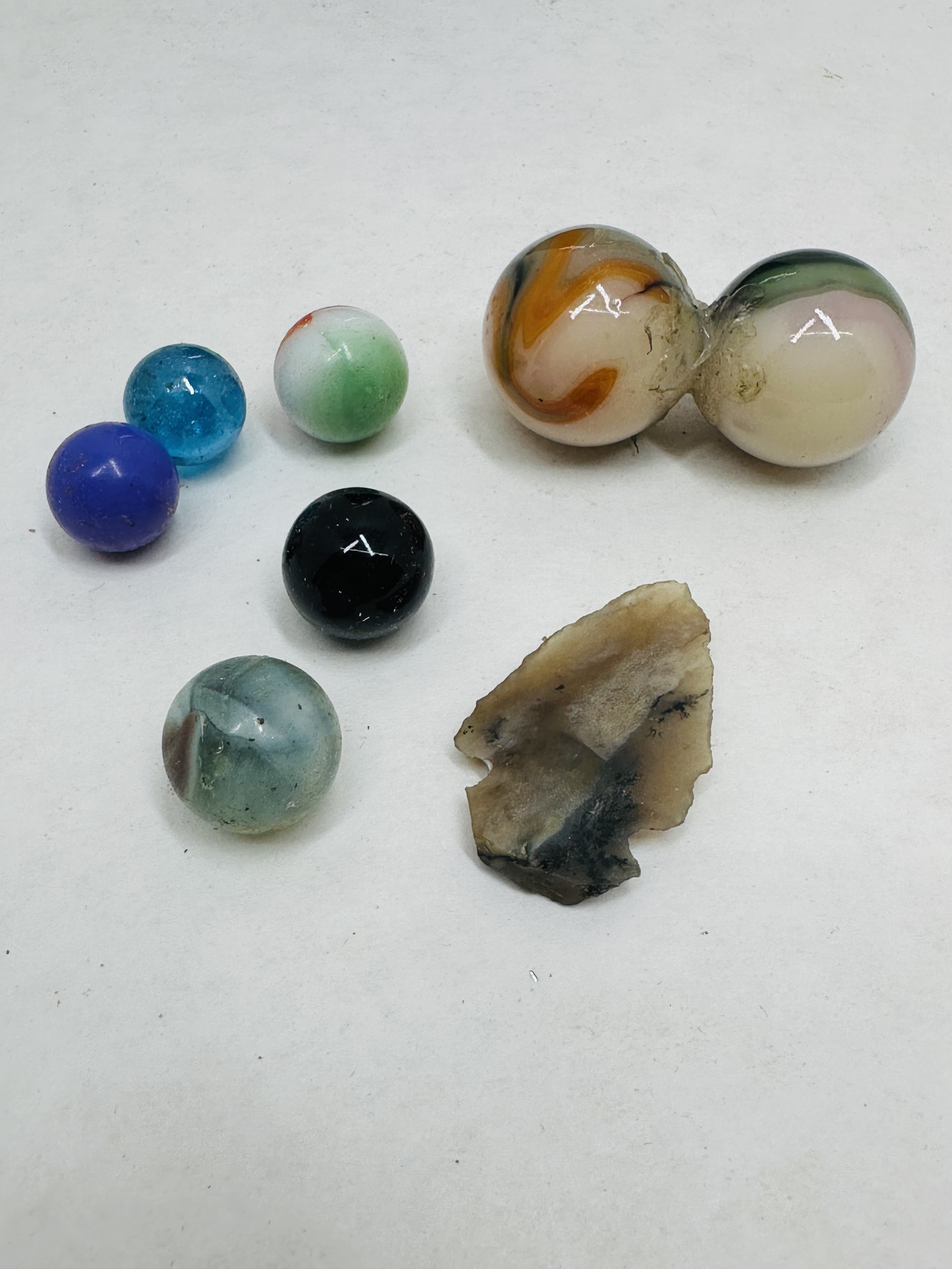 MARBLES AND STONE ARROWHEAD, 20TH CENTURY