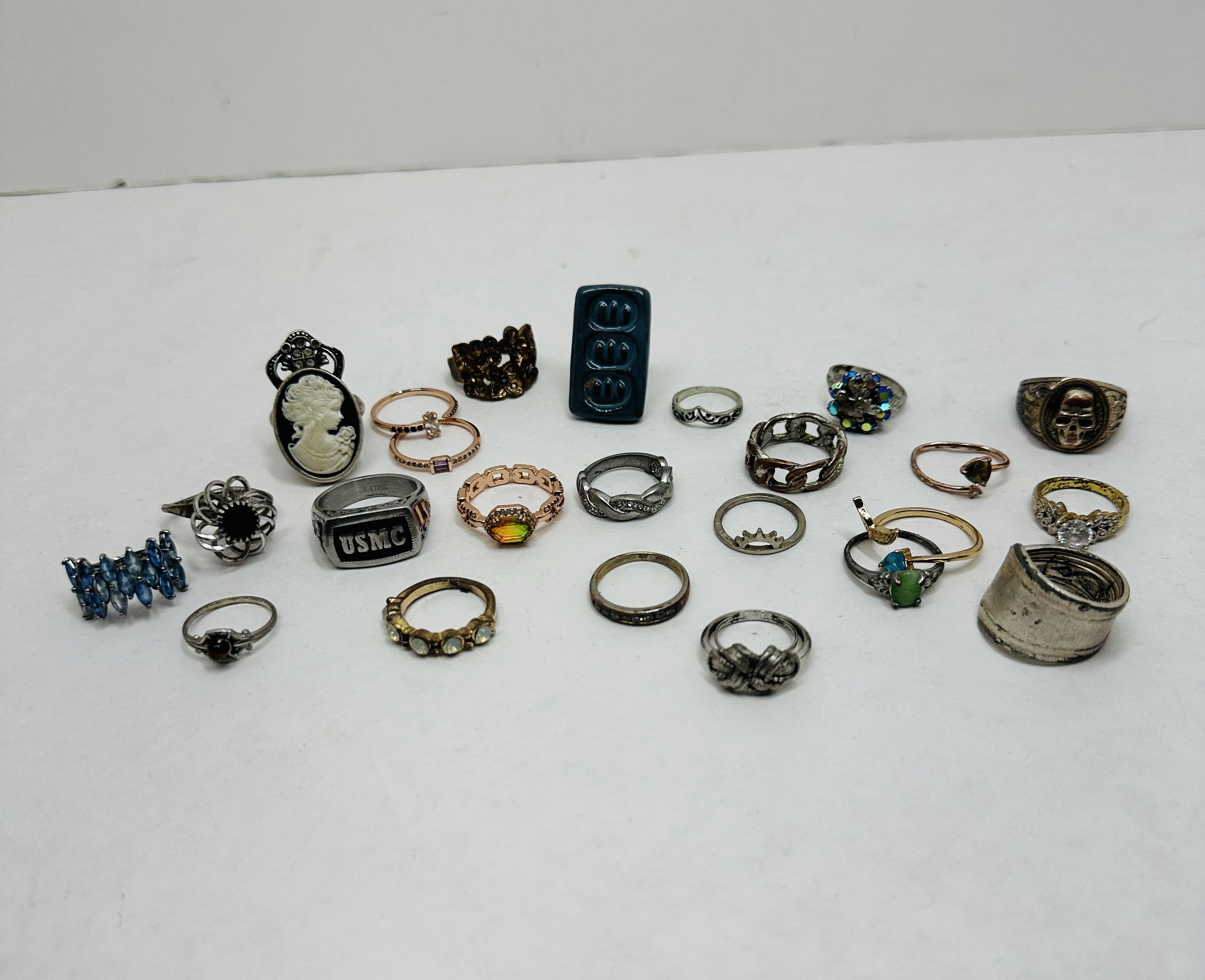 VARIOUS MAKERS, ASSORTED COSTUME RINGS, MODERN