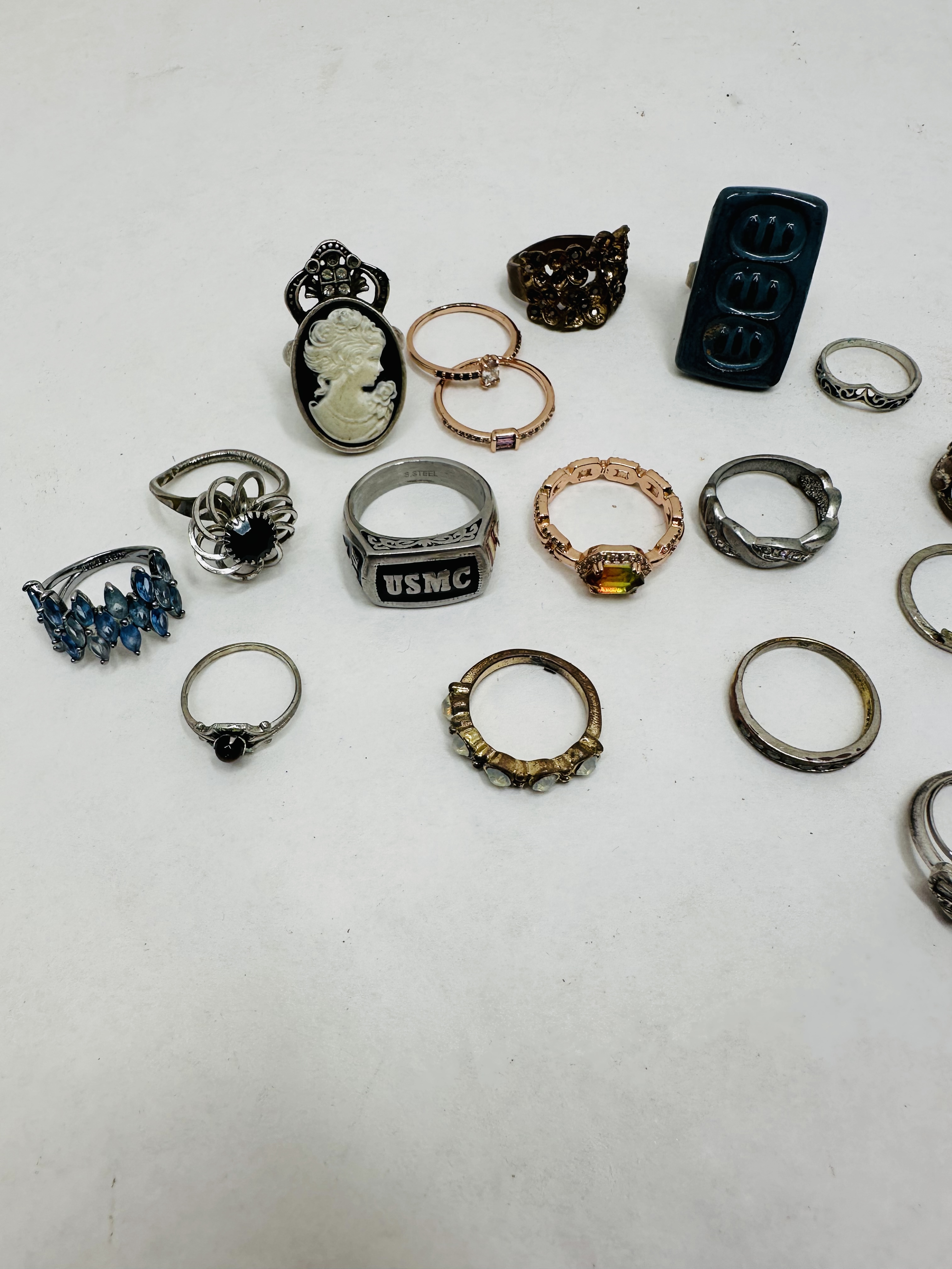 VARIOUS MAKERS, ASSORTED COSTUME RINGS, MODERN
