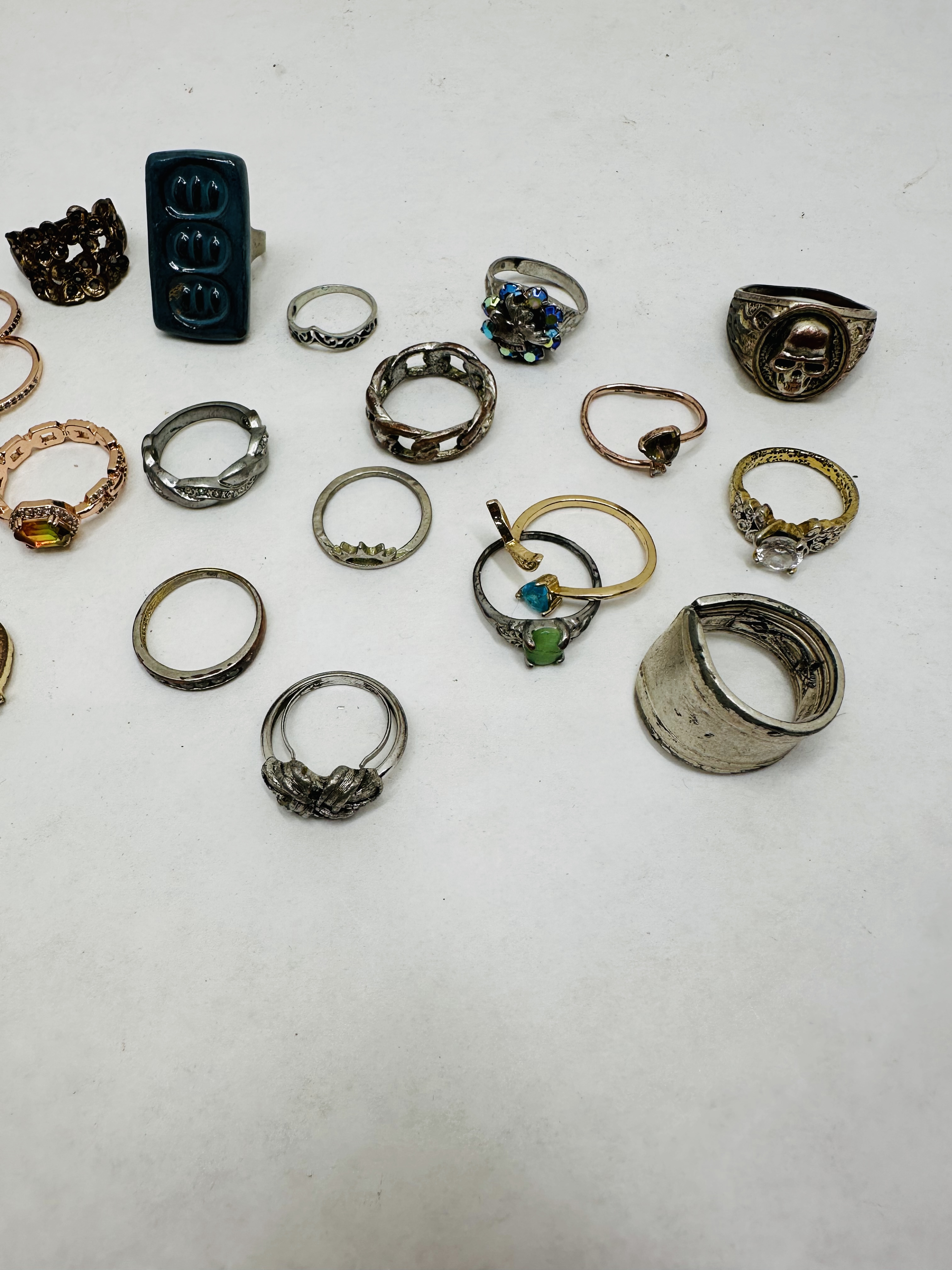 VARIOUS MAKERS, ASSORTED COSTUME RINGS, MODERN