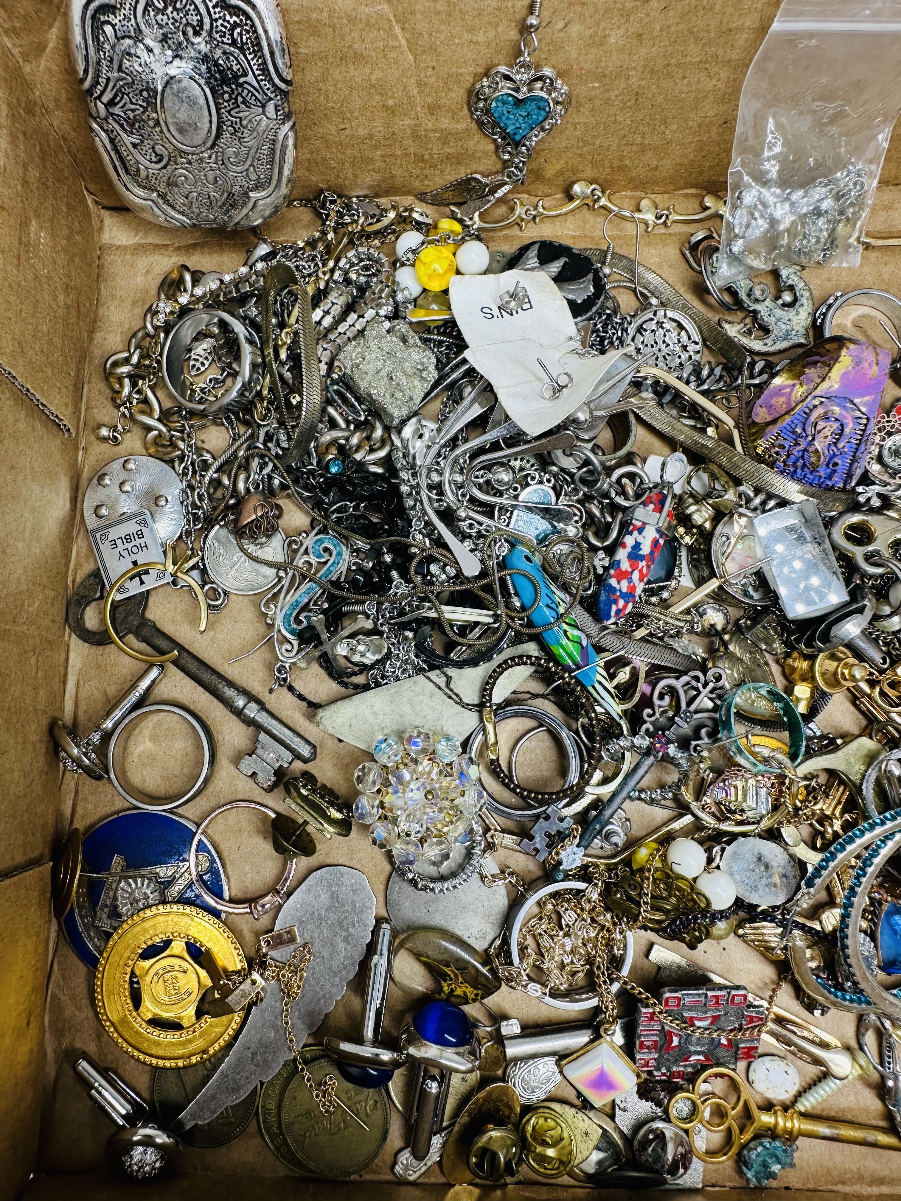 ESTATE ASSORTED COSTUME JEWELRY COLLECTION, 20TH CENTURY