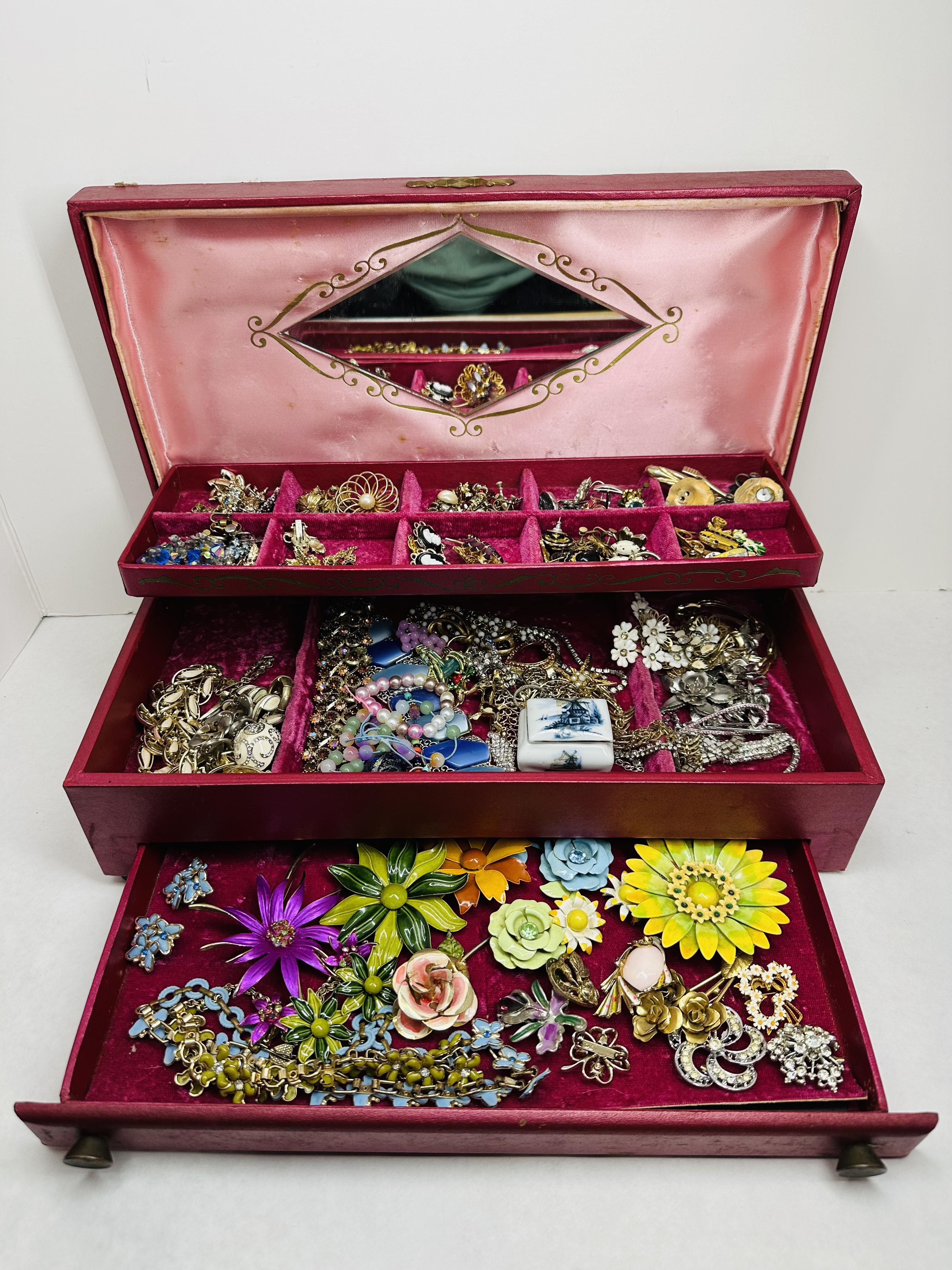VINTAGE COSTUME JEWELRY COLLECTION, MID-CENTURY
