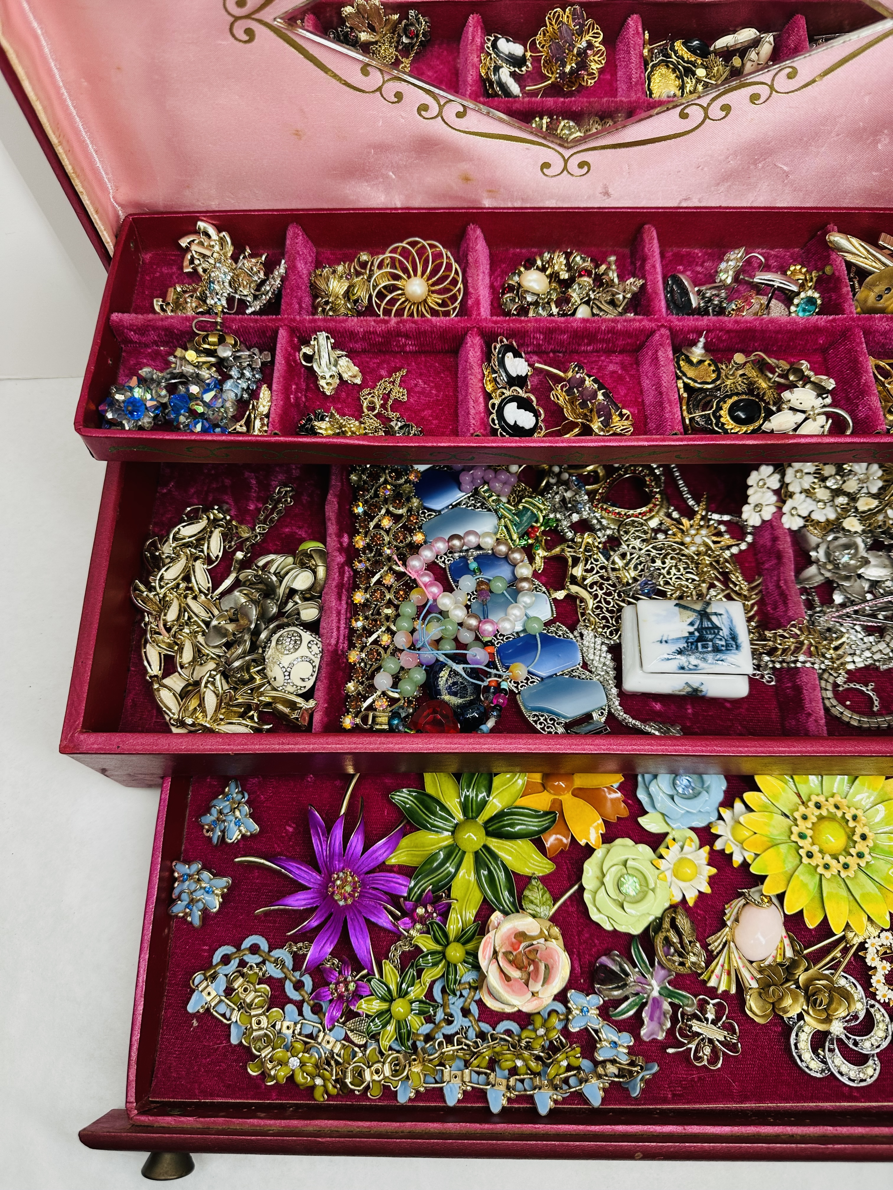 VINTAGE COSTUME JEWELRY COLLECTION, MID-CENTURY