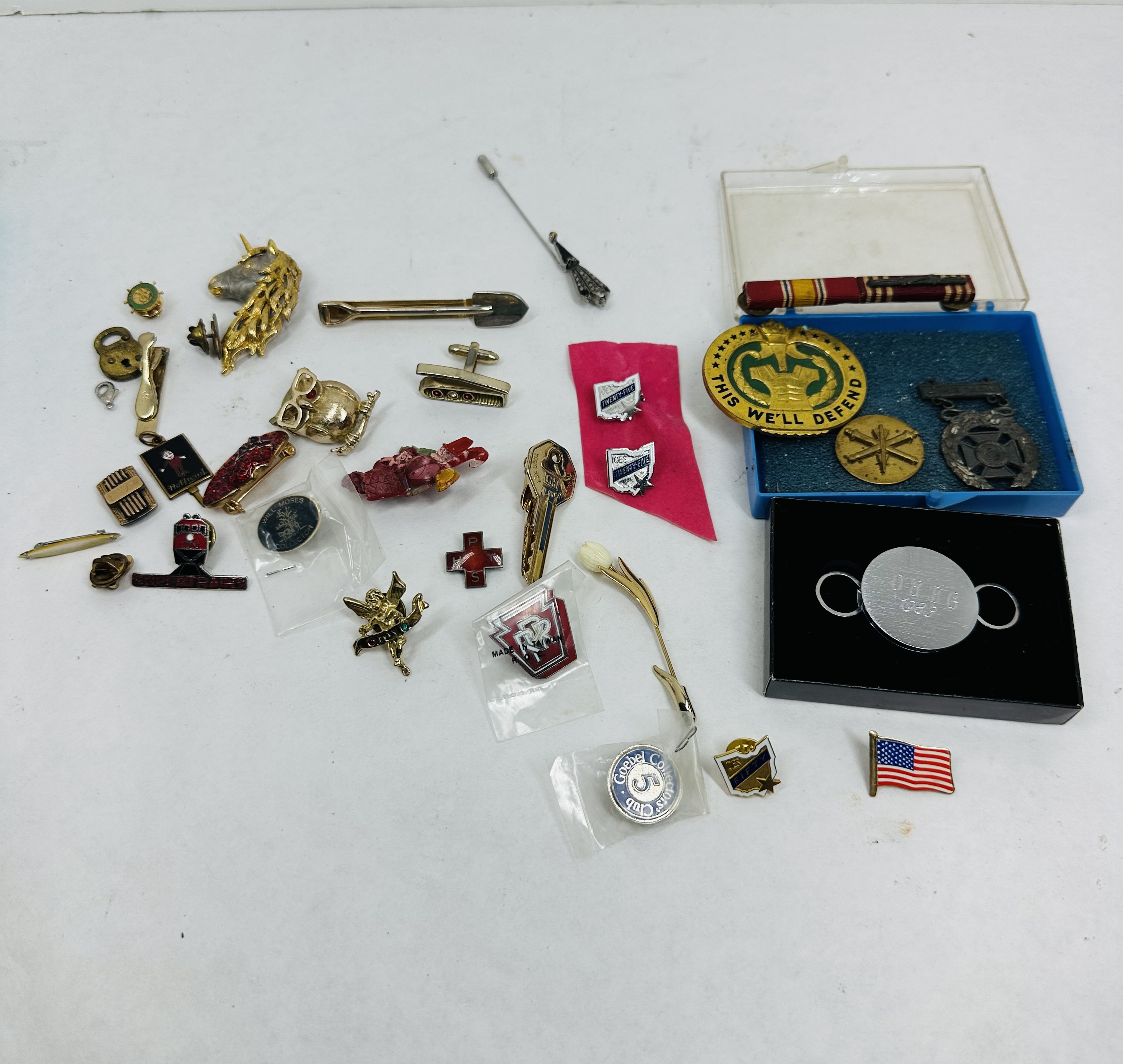 ASSORTED ENAMEL METAL PINS, 20TH CENTURY
