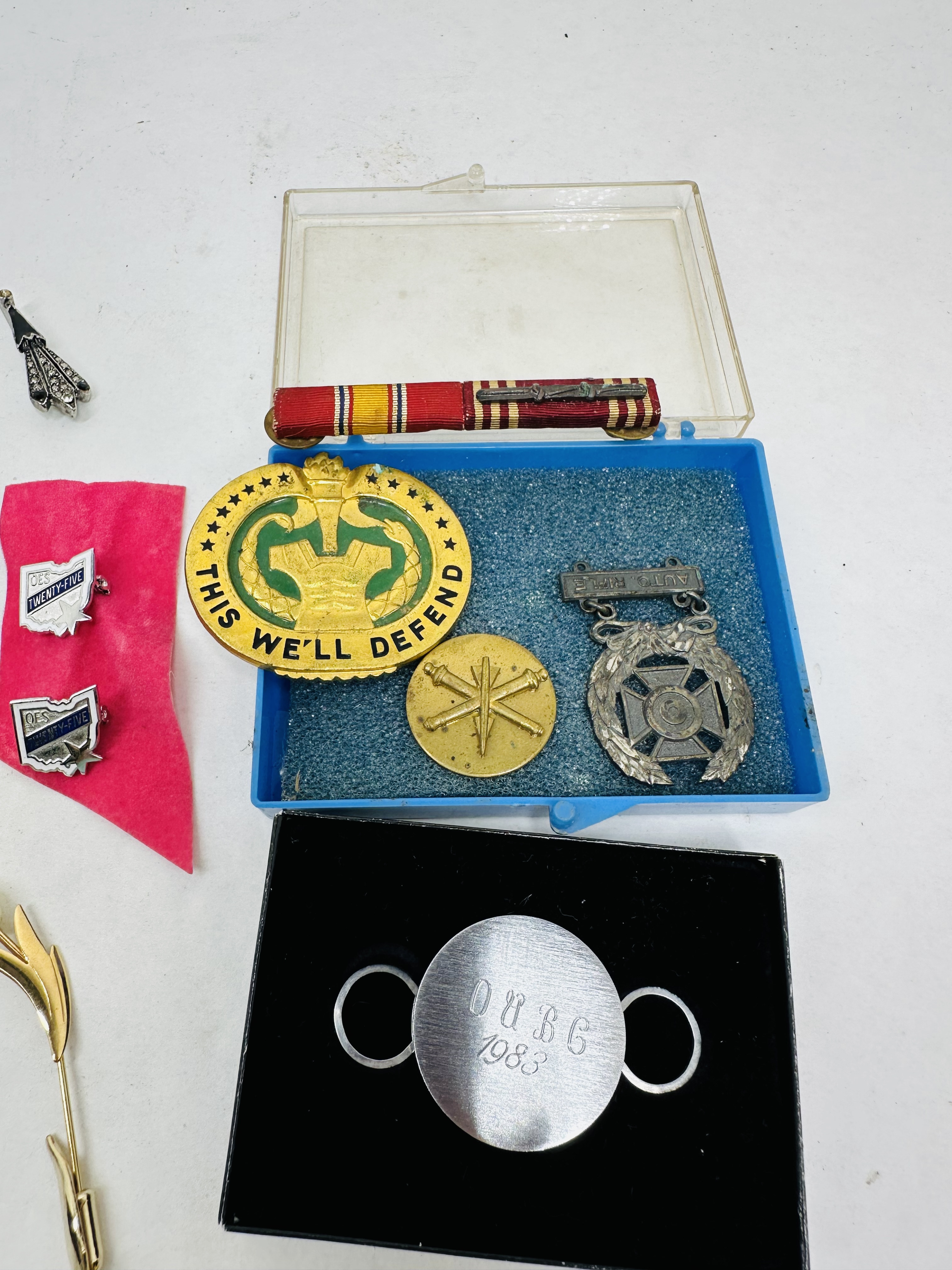 ASSORTED ENAMEL METAL PINS, 20TH CENTURY