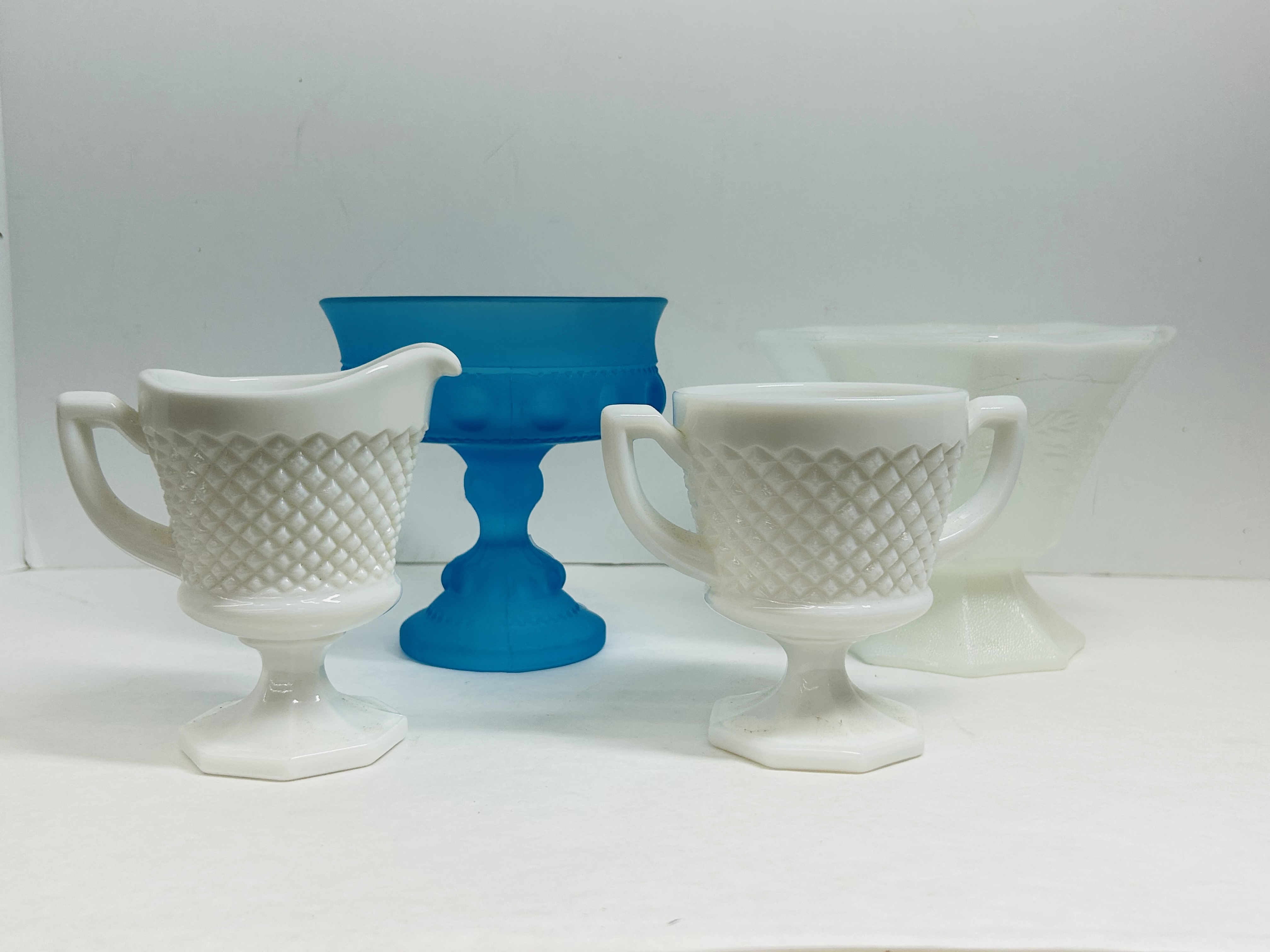WESTMORELAND AND ASSORTED GLASSWARE, MID-20TH CENTURY