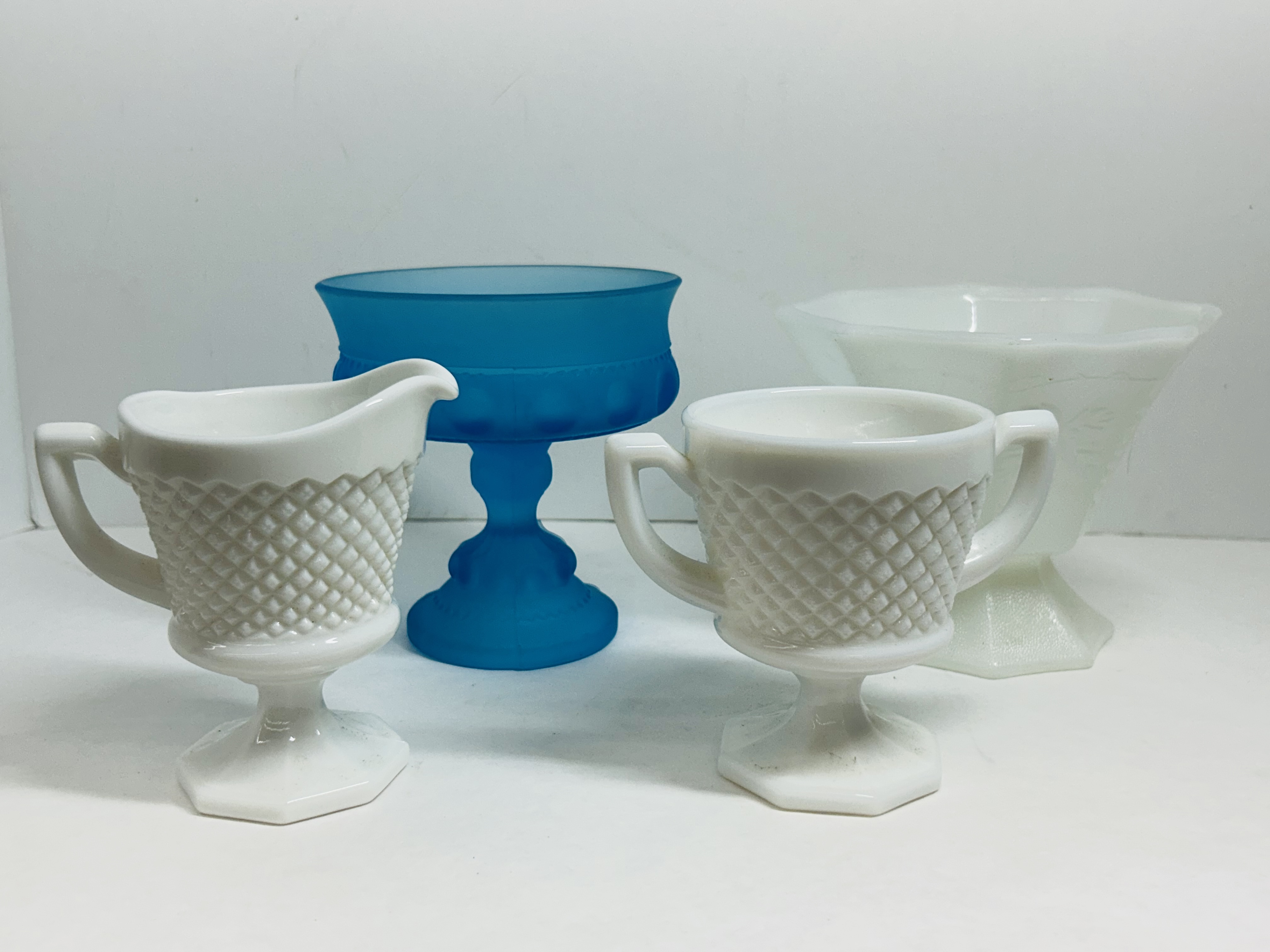 WESTMORELAND AND ASSORTED GLASSWARE, MID-20TH CENTURY