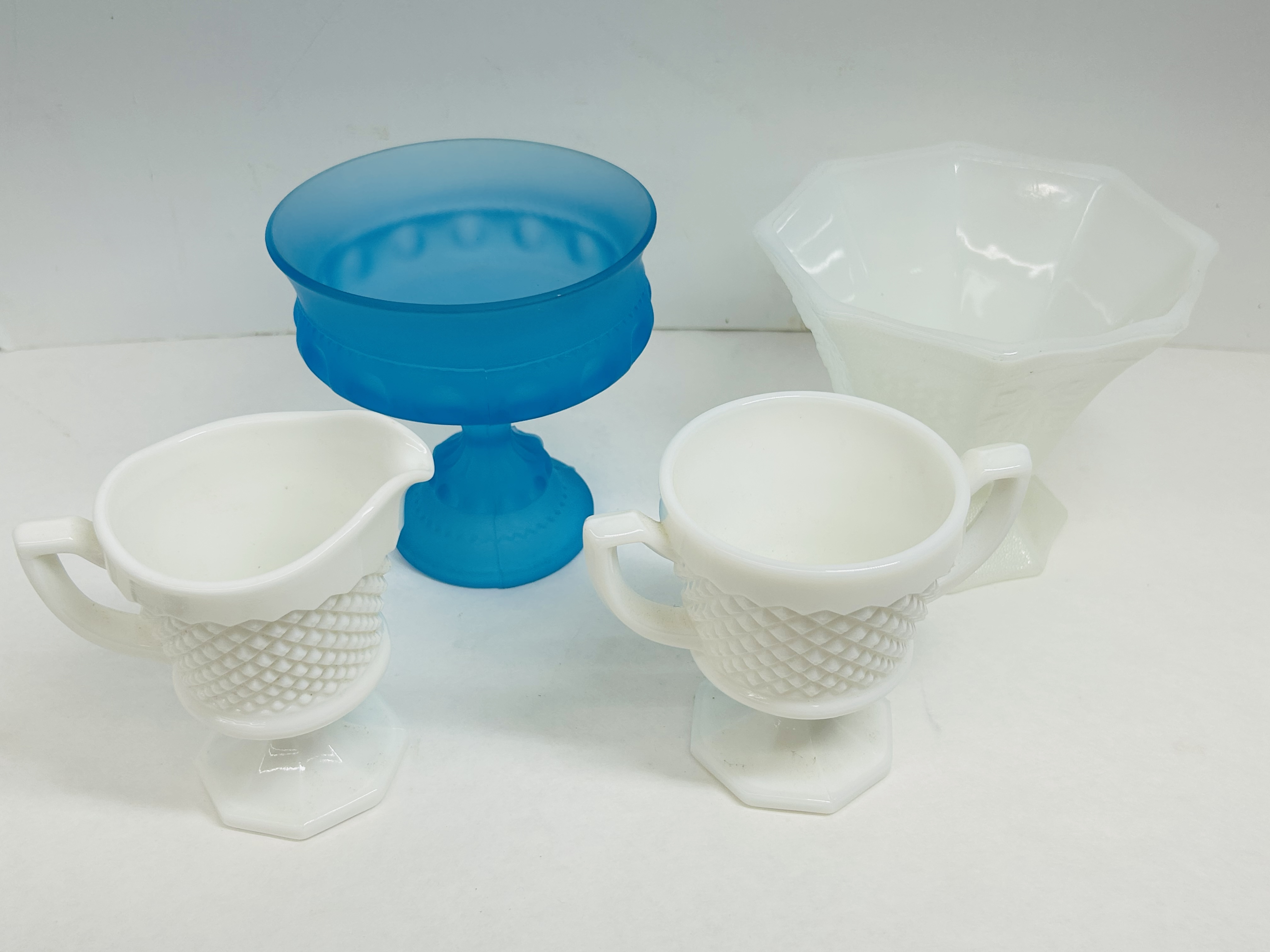 WESTMORELAND AND ASSORTED GLASSWARE, MID-20TH CENTURY
