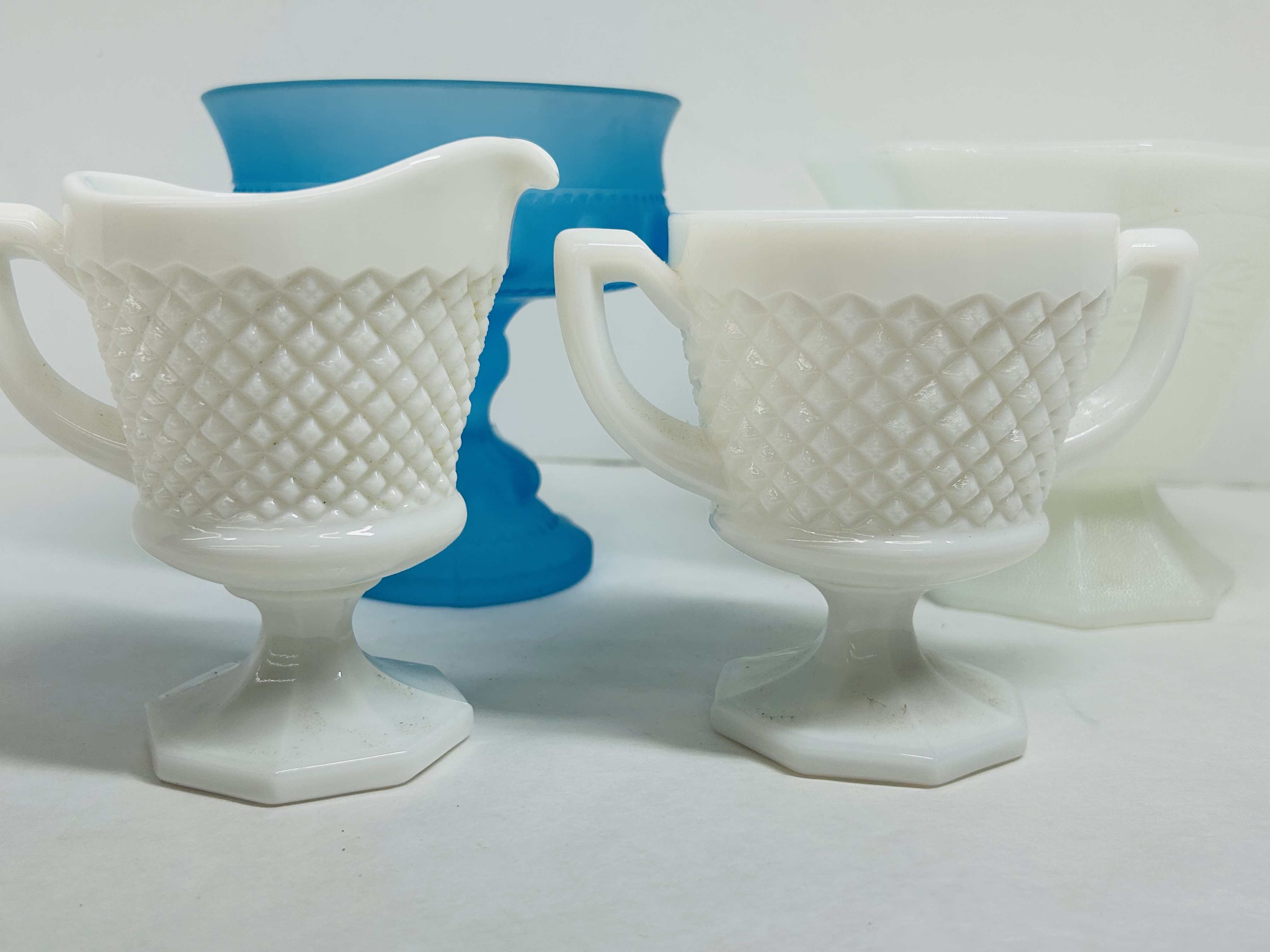 WESTMORELAND AND ASSORTED GLASSWARE, MID-20TH CENTURY