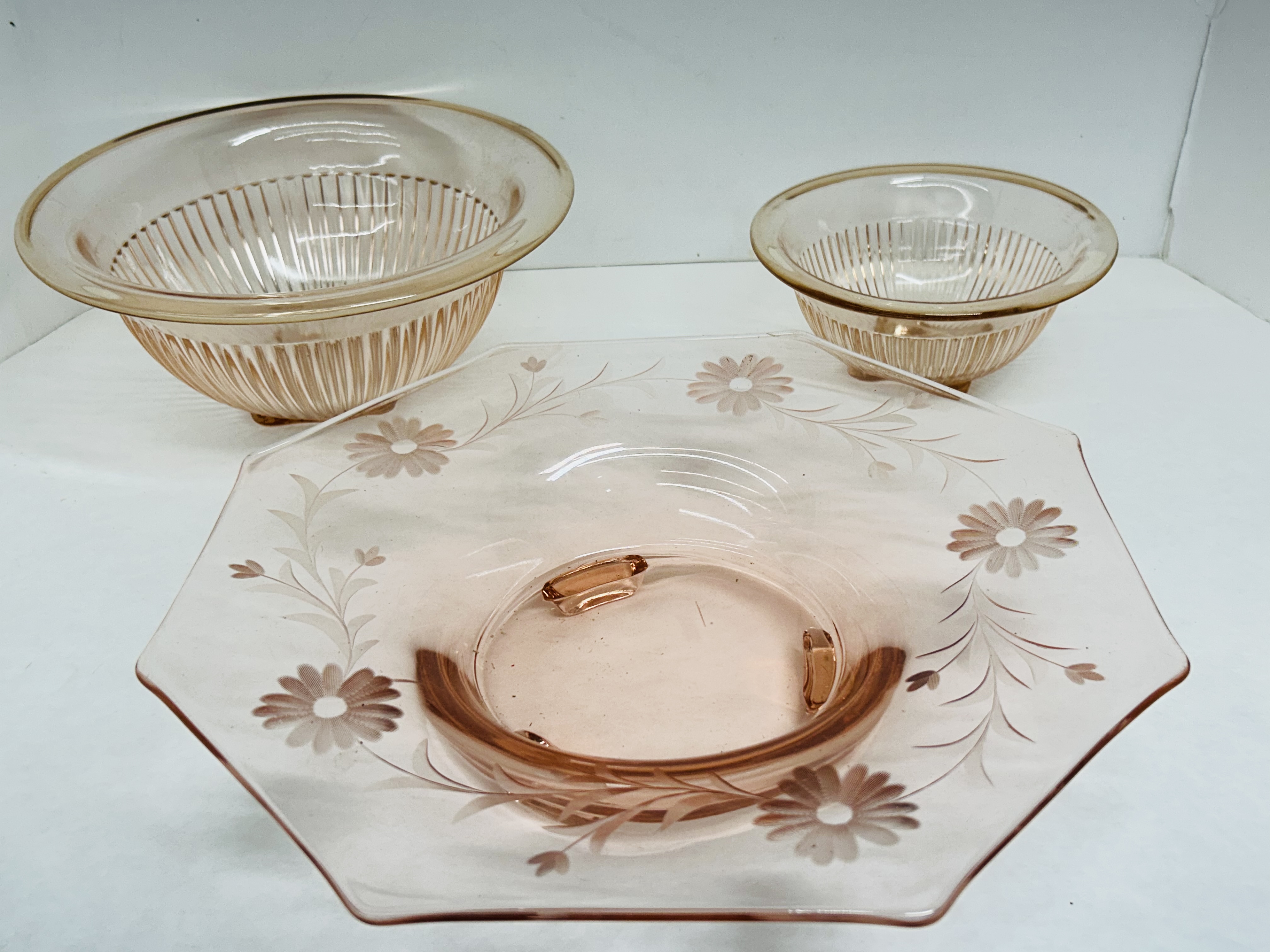 JEANNETTE PINK DEPRESSION GLASS TRIO, 1930S
