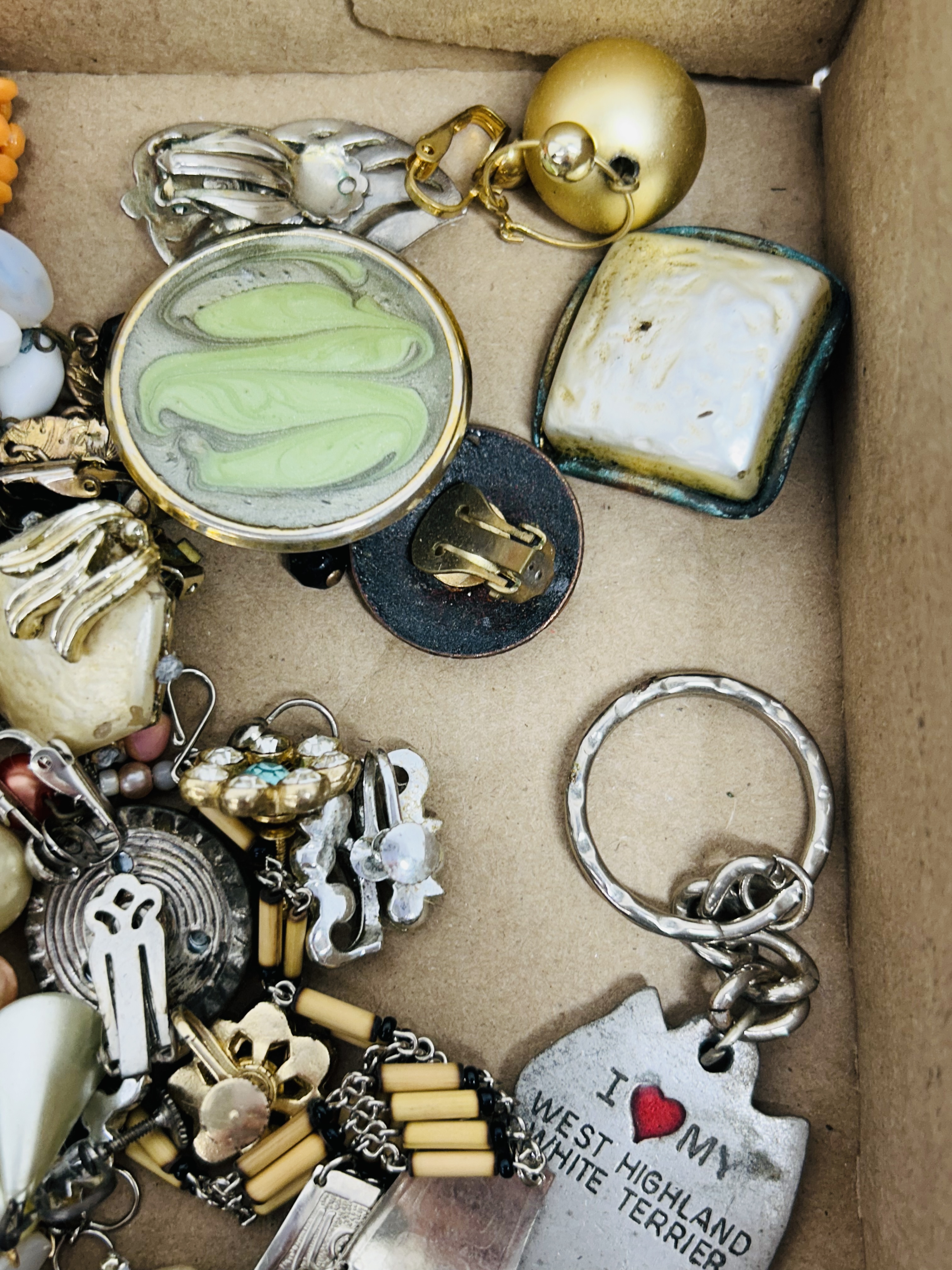 VINTAGE ASSORTED COSTUME JEWELRY, 20TH CENTURY