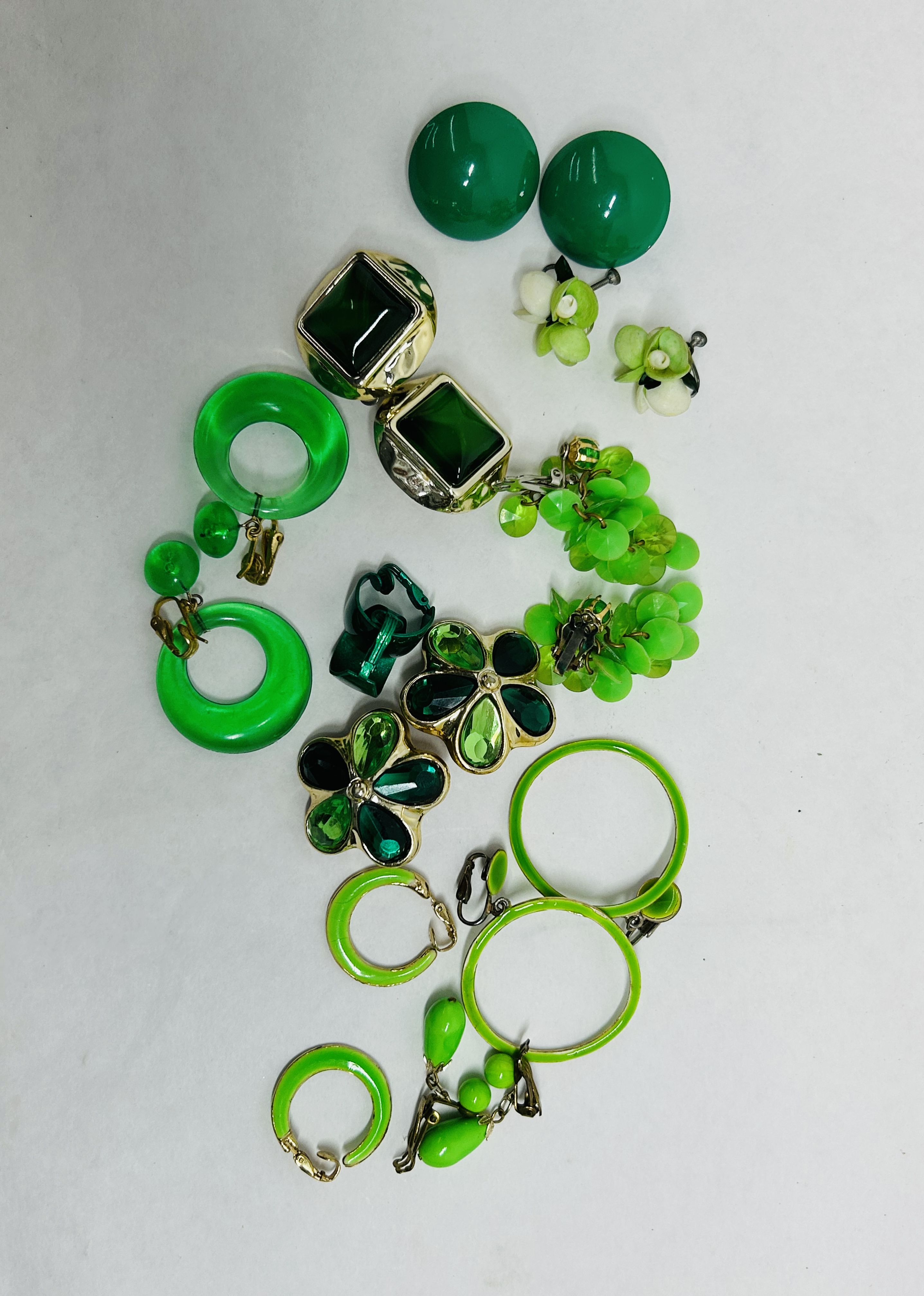 ASSORTED GREEN COSTUME JEWELRY COLLECTION