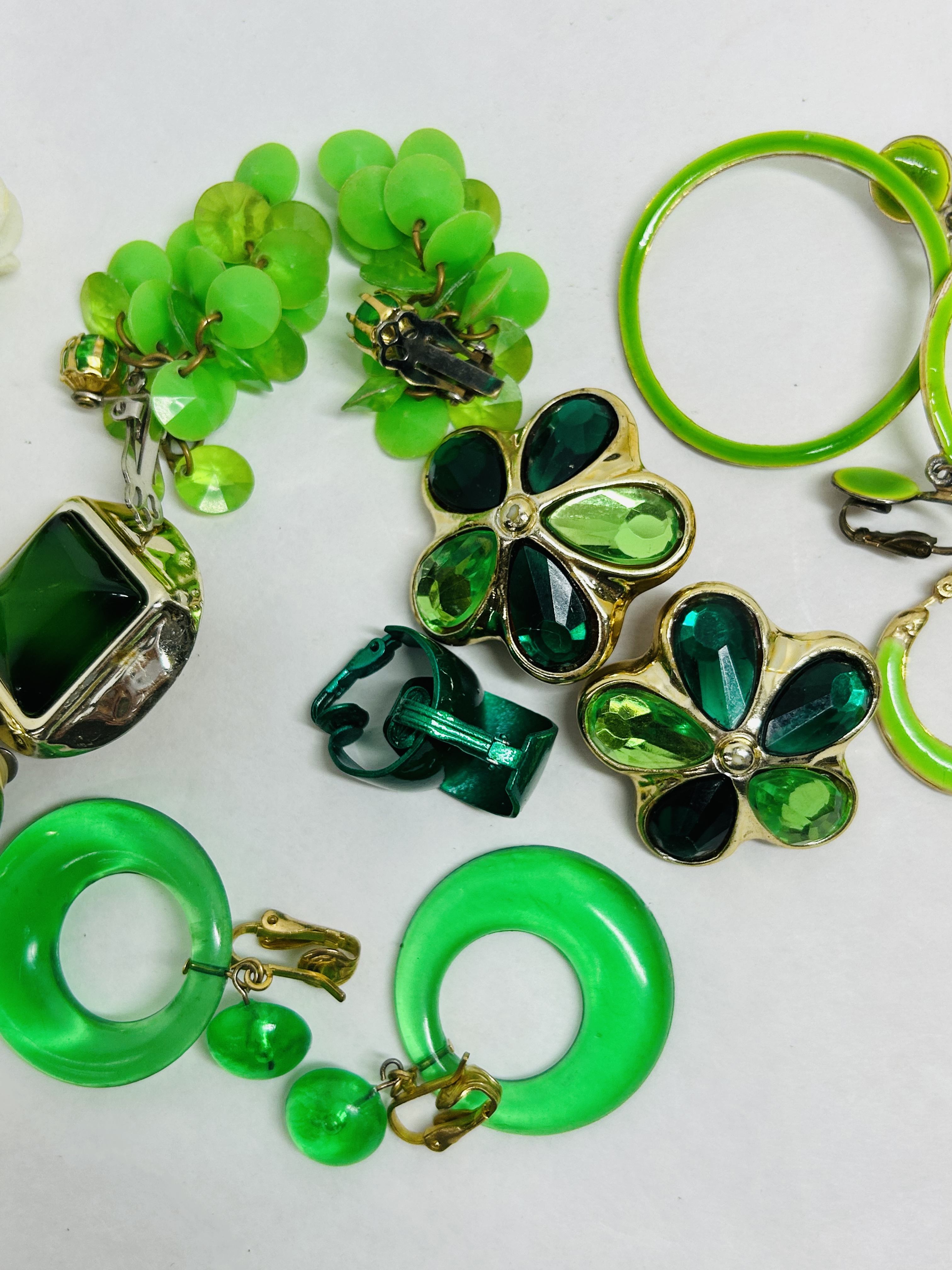 ASSORTED GREEN COSTUME JEWELRY COLLECTION
