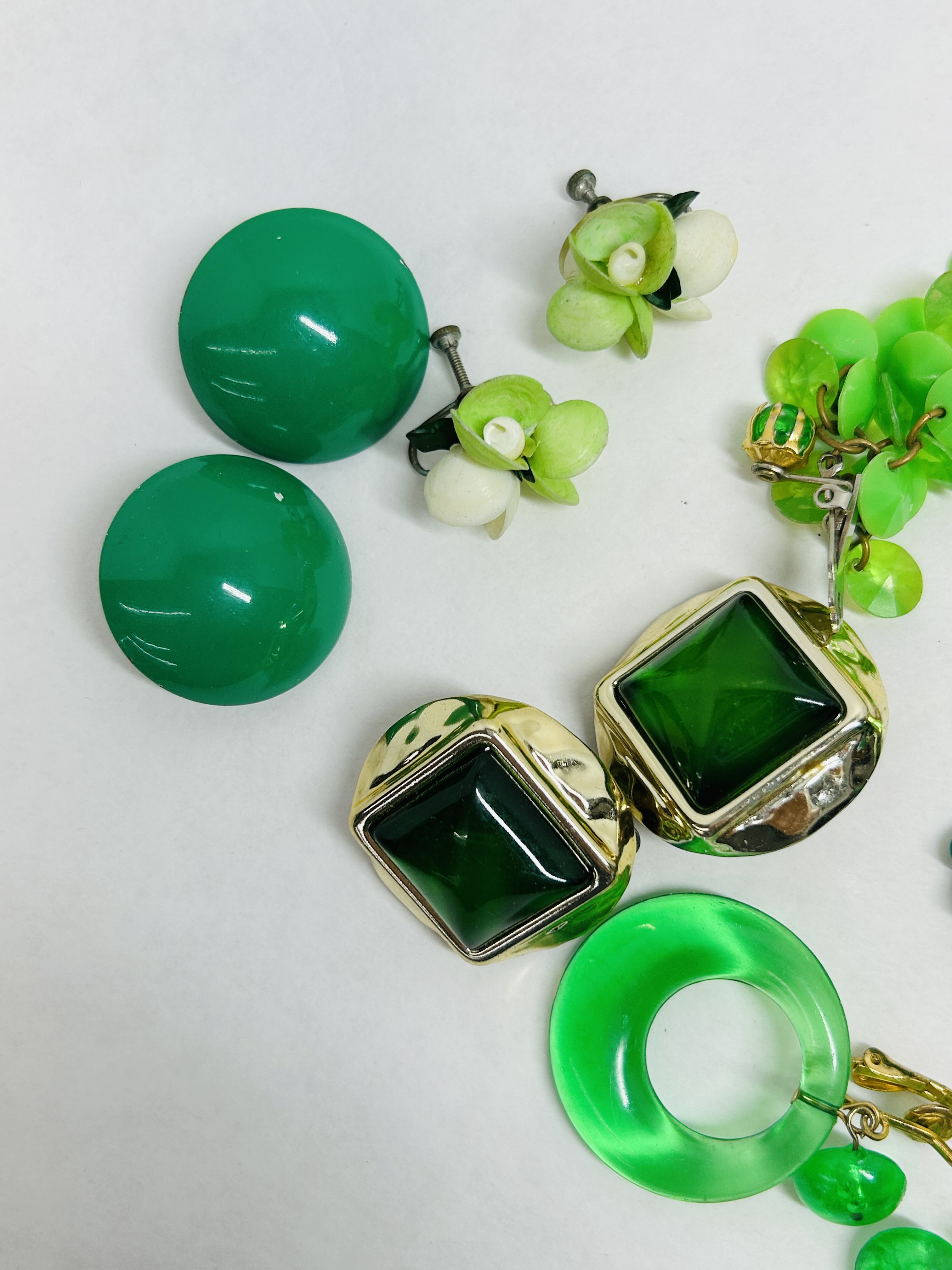 ASSORTED GREEN COSTUME JEWELRY COLLECTION