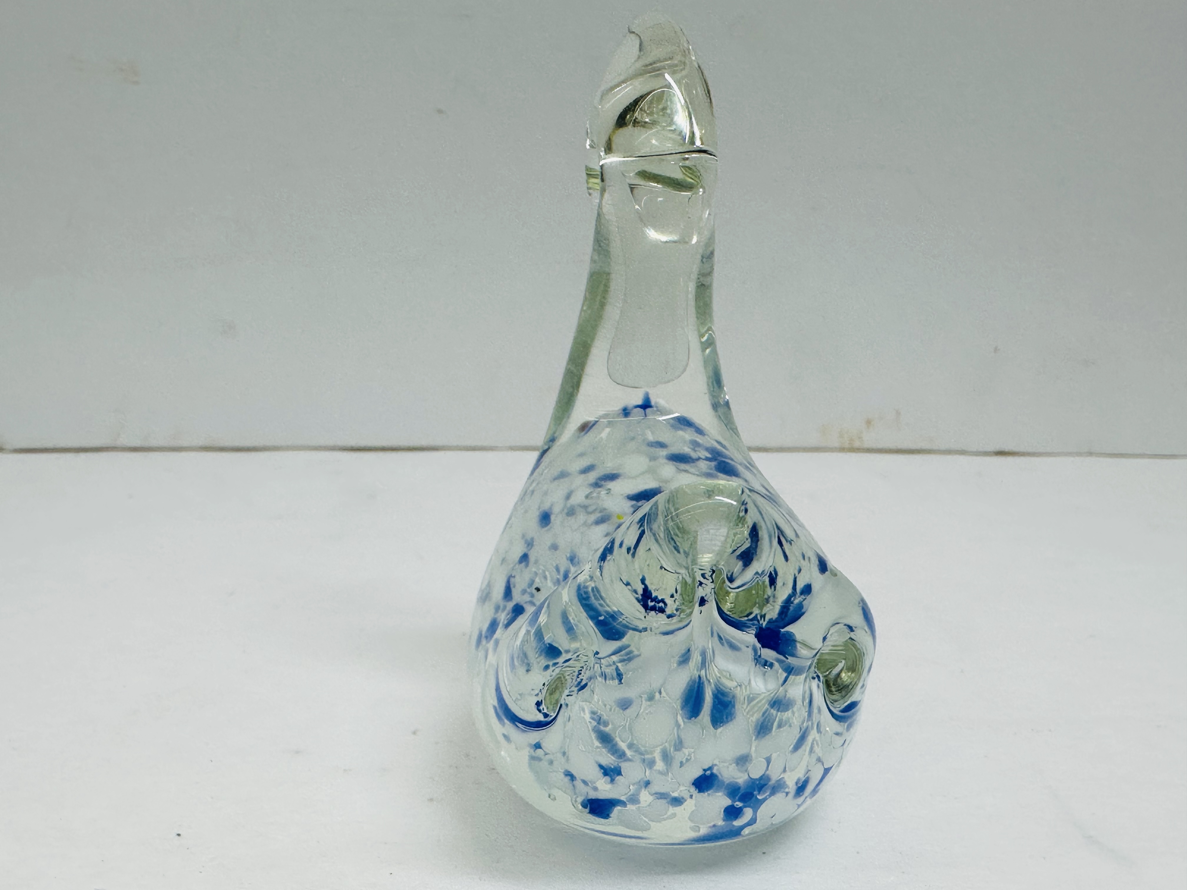 HAND-BLOWN GLASS SWAN FIGURINE, 20TH CENTURY