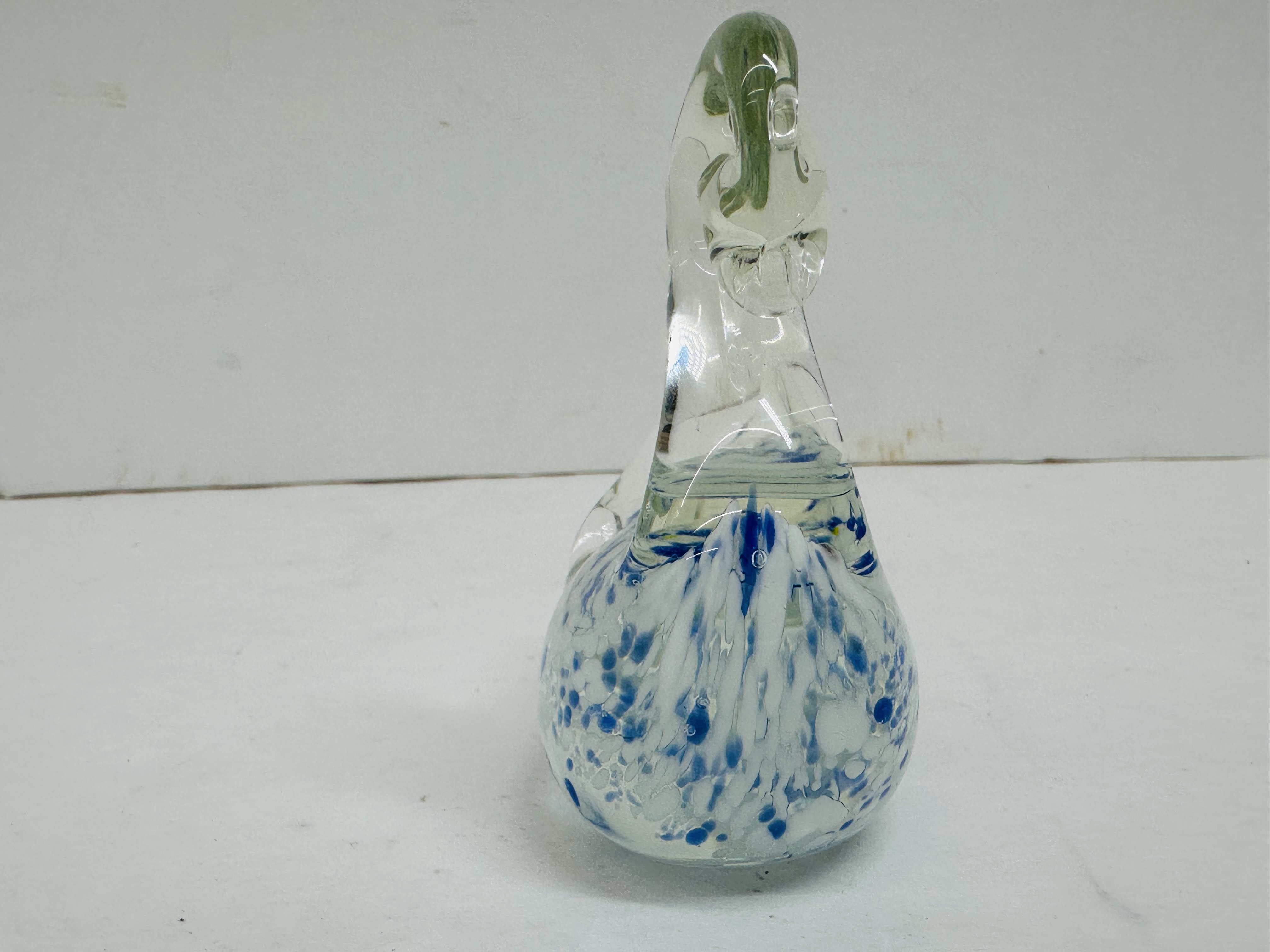 HAND-BLOWN GLASS SWAN FIGURINE, 20TH CENTURY