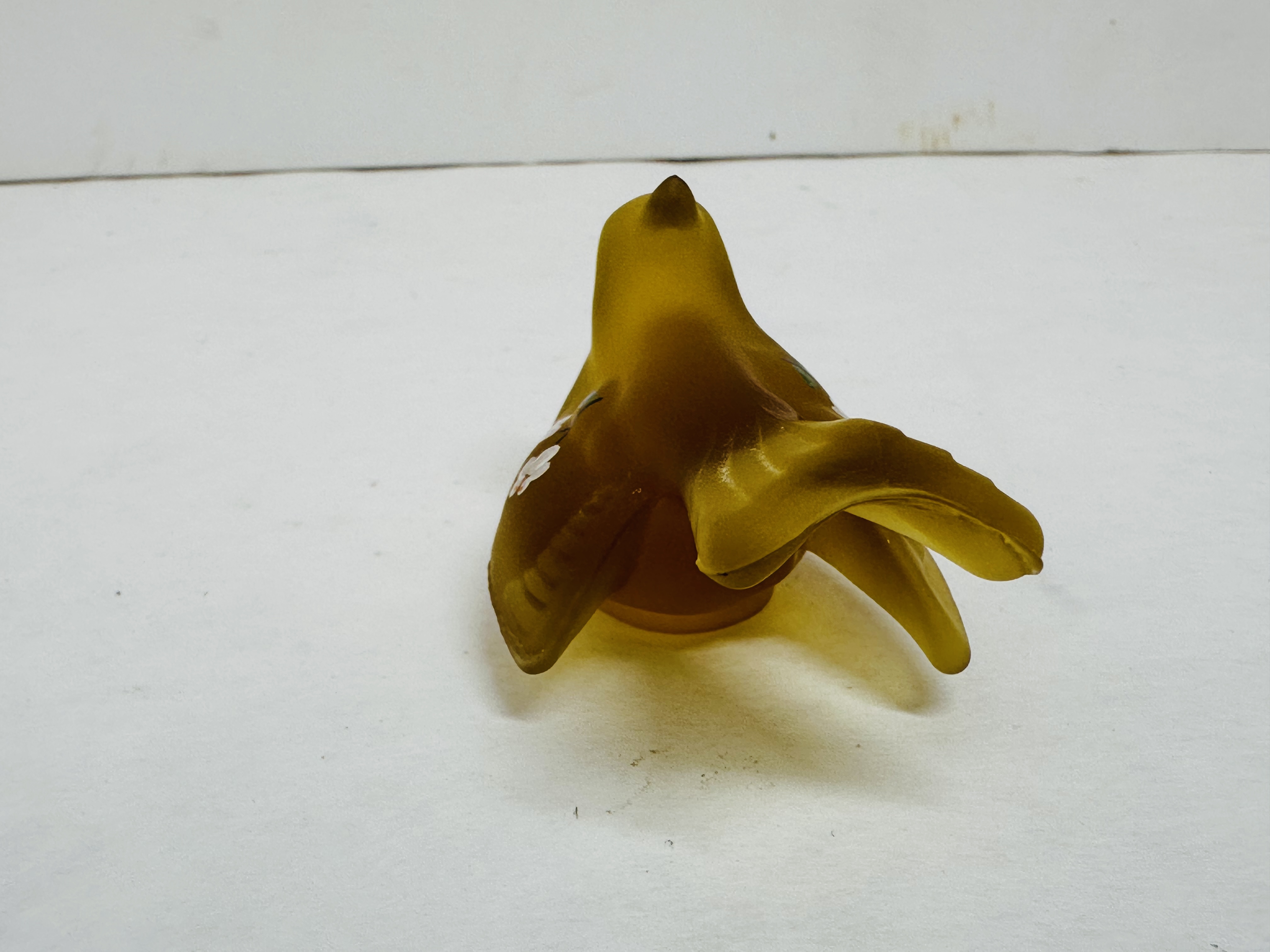 MOSSER AMBER SATIN BIRD FIGURINE