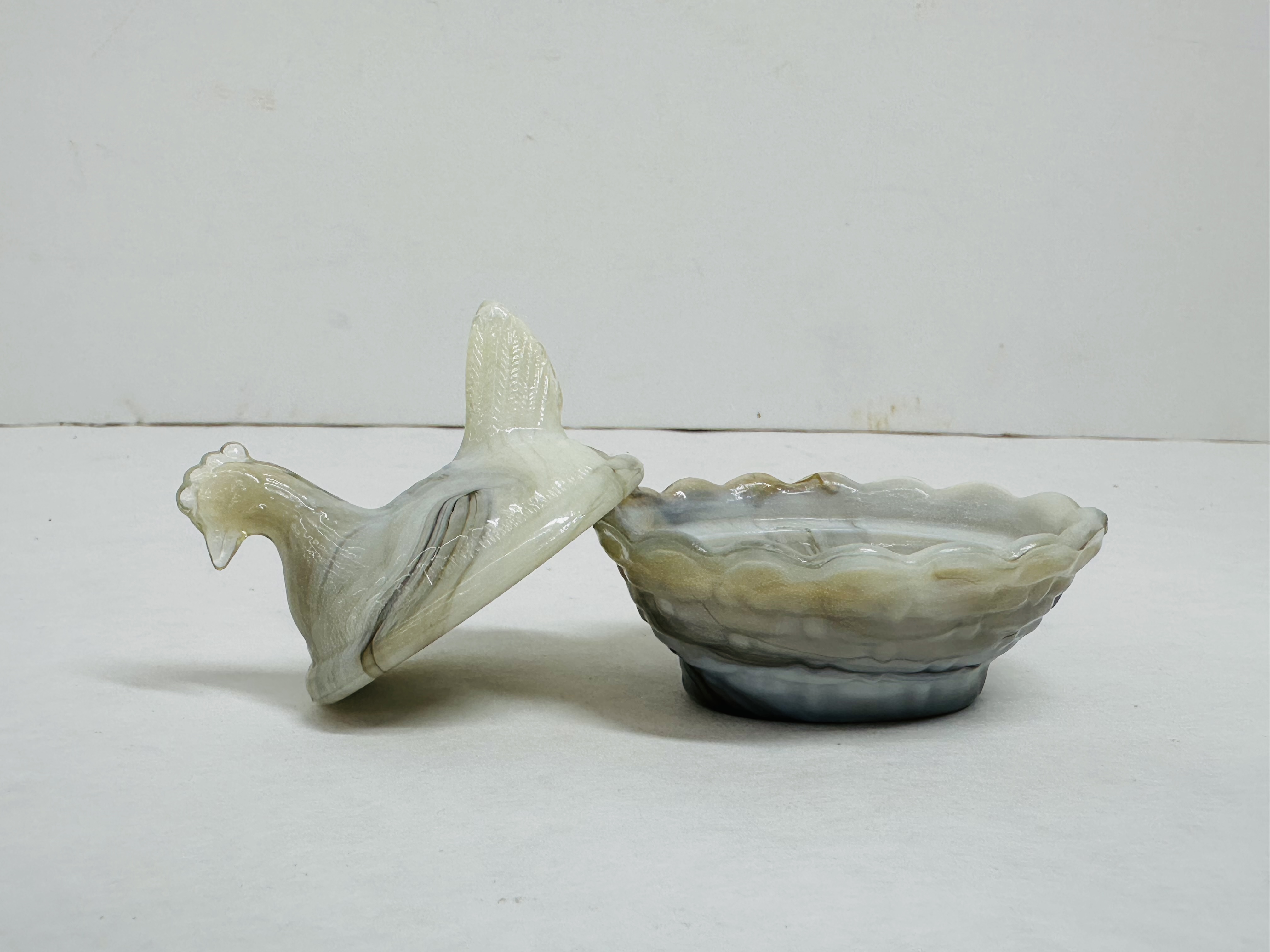 MINI BOYD SLAG GLASS HEN LIGHT
