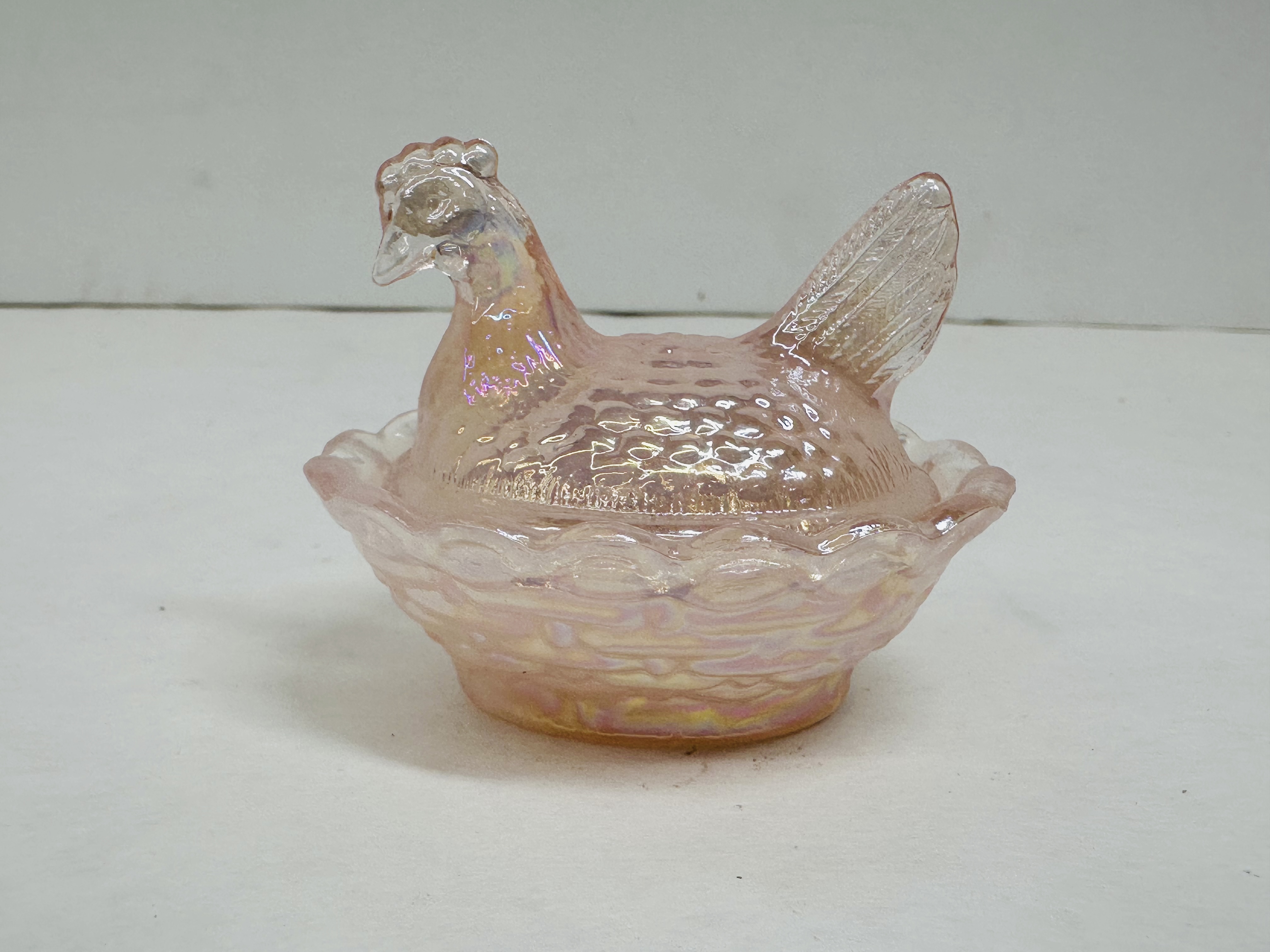 MINI BOYD PINK IRIDESCENT HEN ON NEST