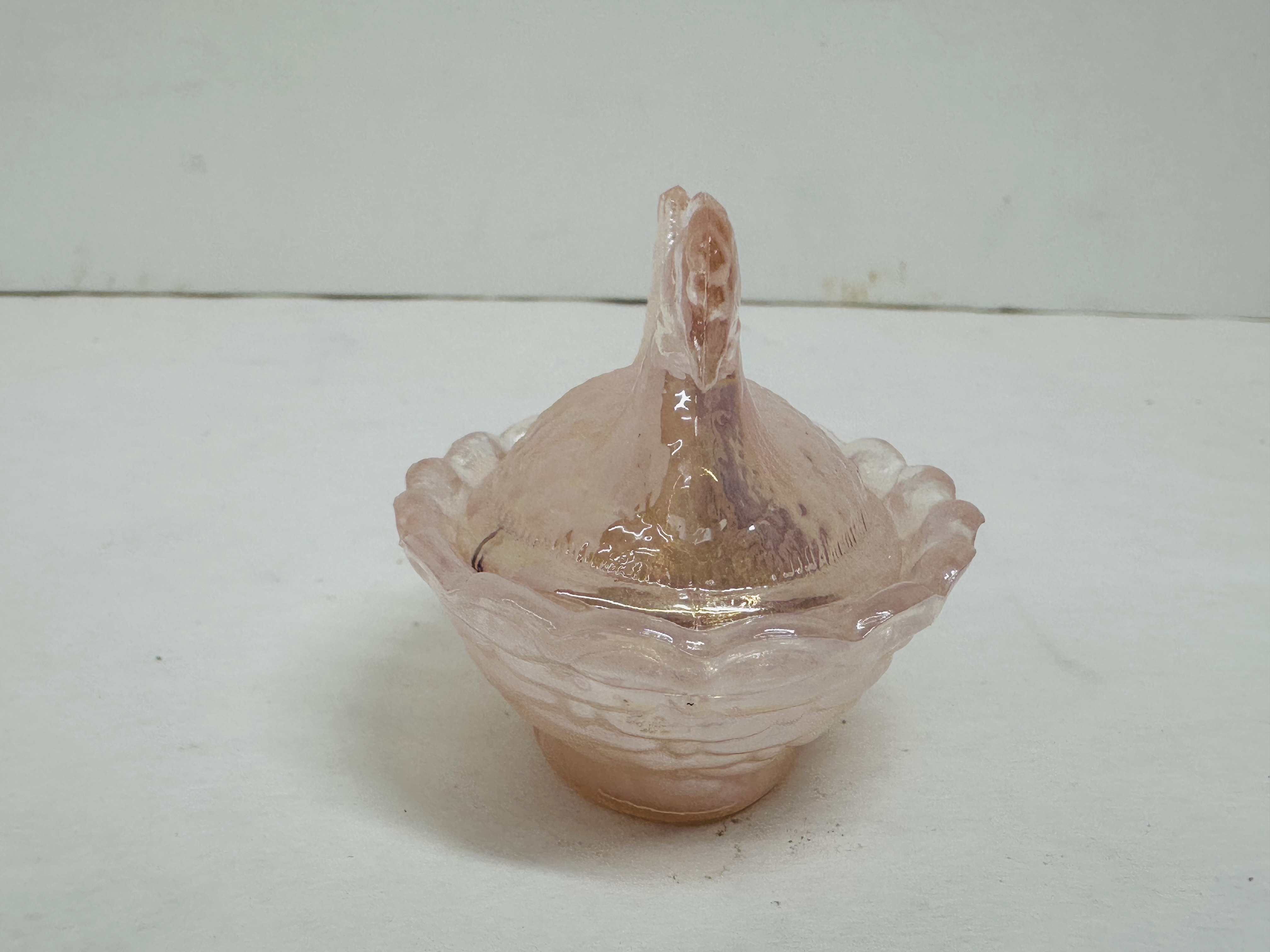 MINI BOYD PINK IRIDESCENT HEN ON NEST