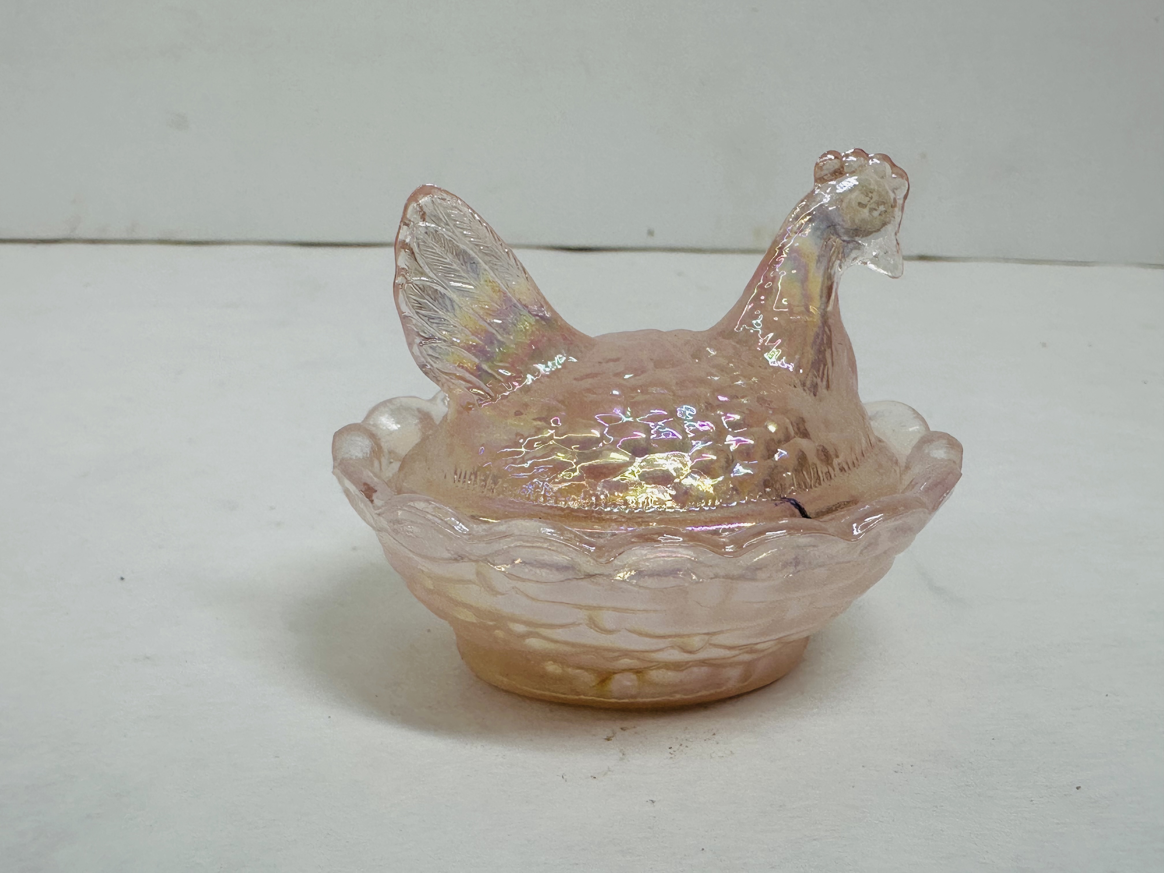 MINI BOYD PINK IRIDESCENT HEN ON NEST