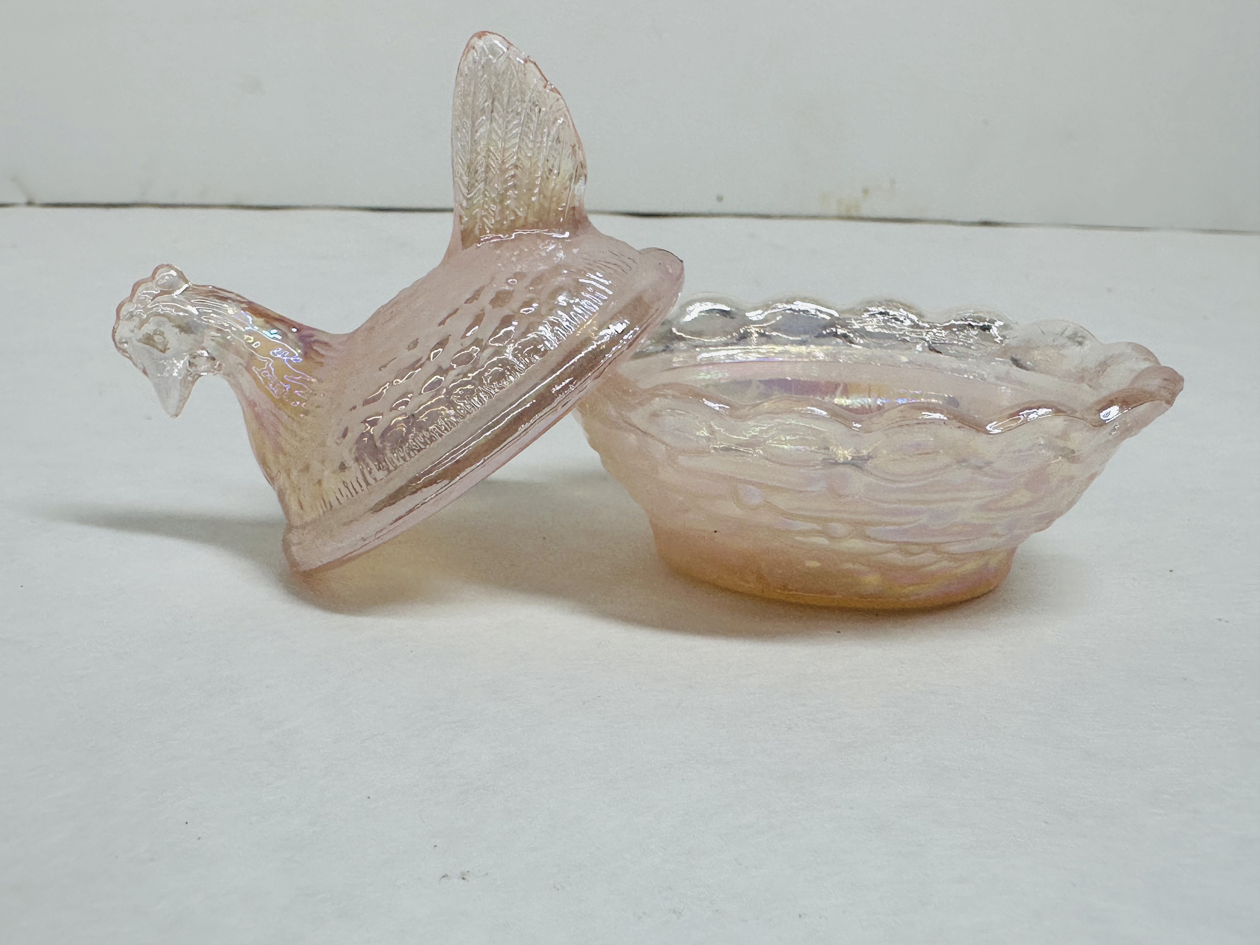 MINI BOYD PINK IRIDESCENT HEN ON NEST