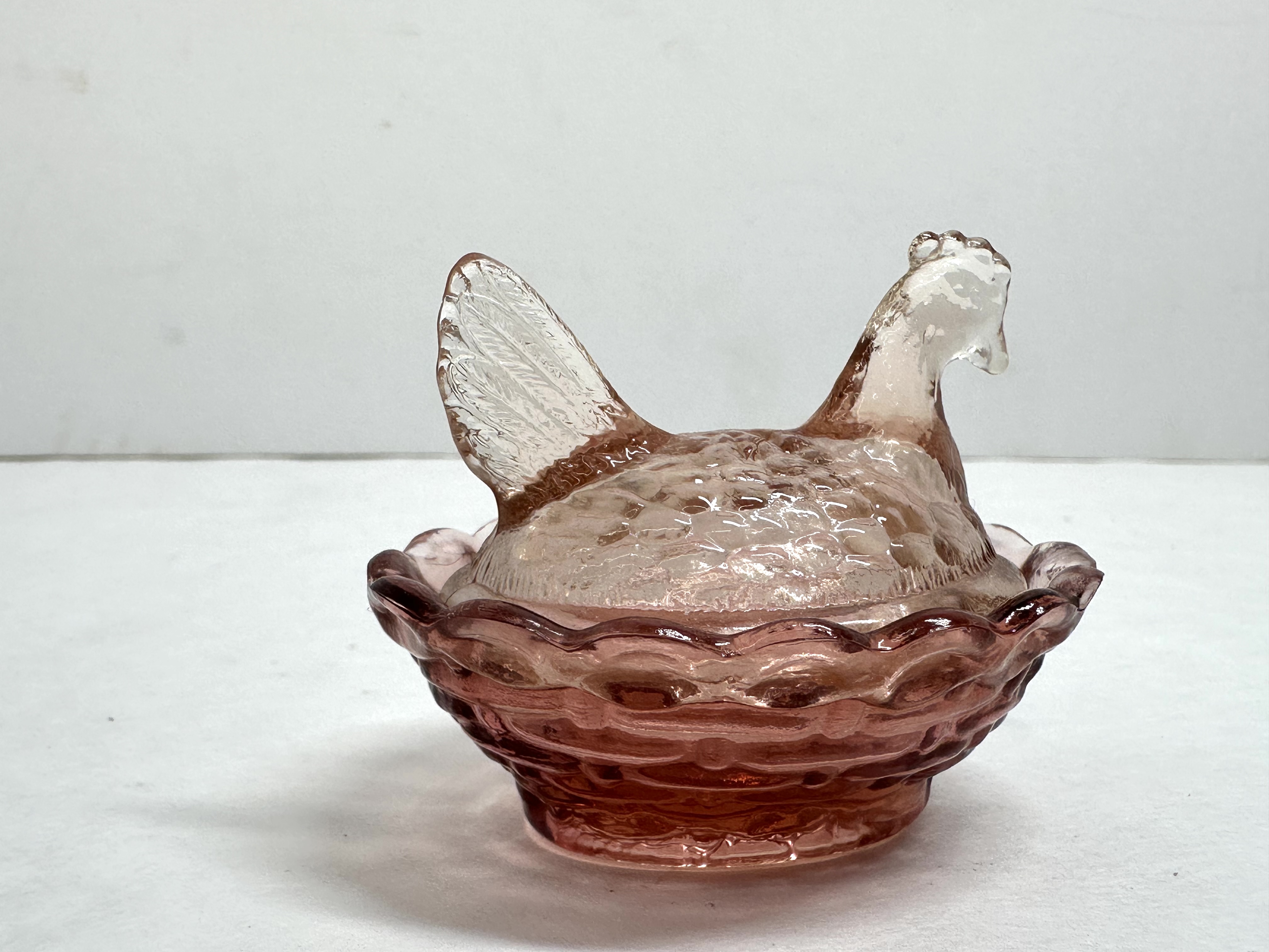 MINI BOYD PINK GLASS HEN ON NEST