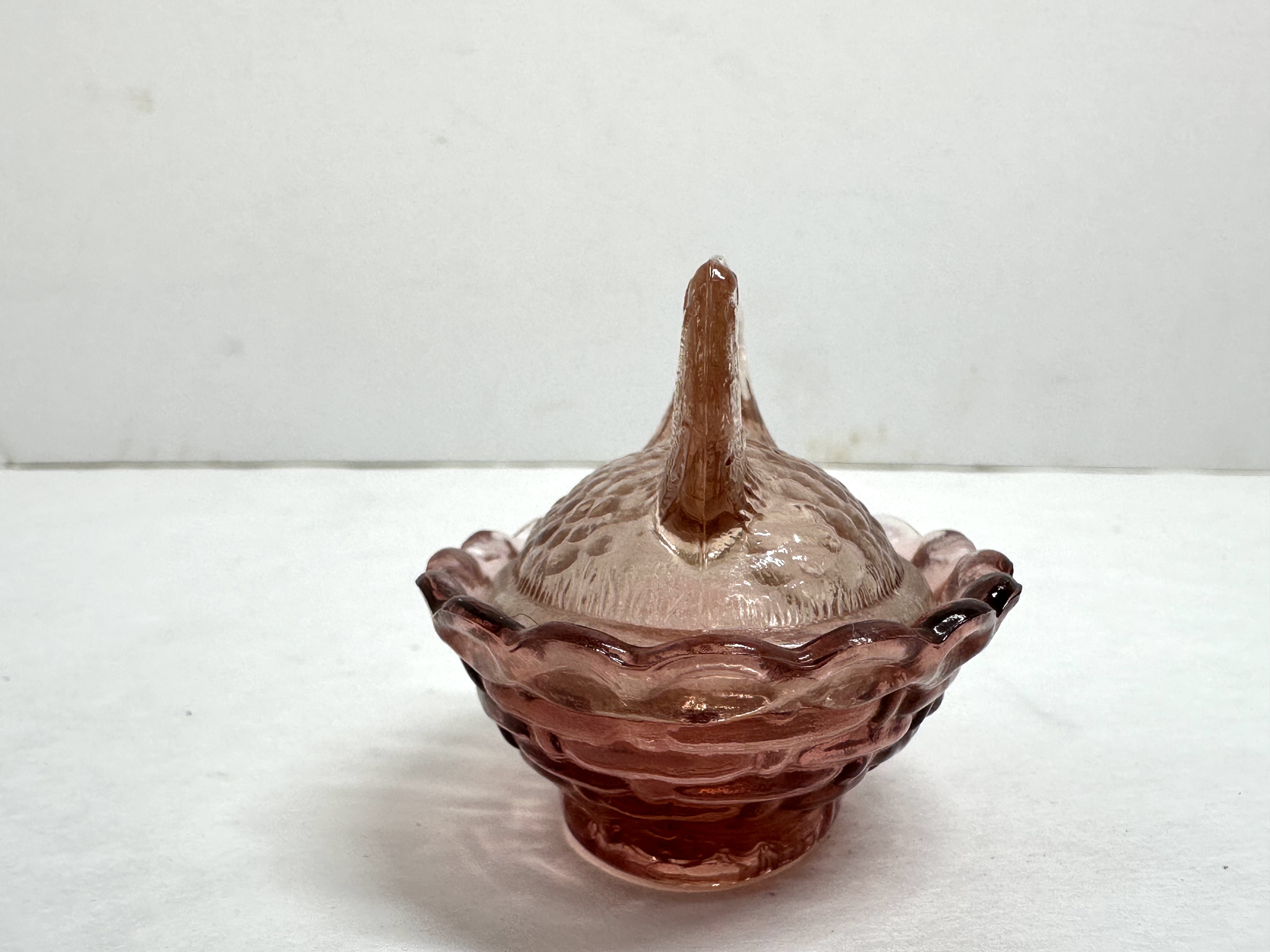MINI BOYD PINK GLASS HEN ON NEST