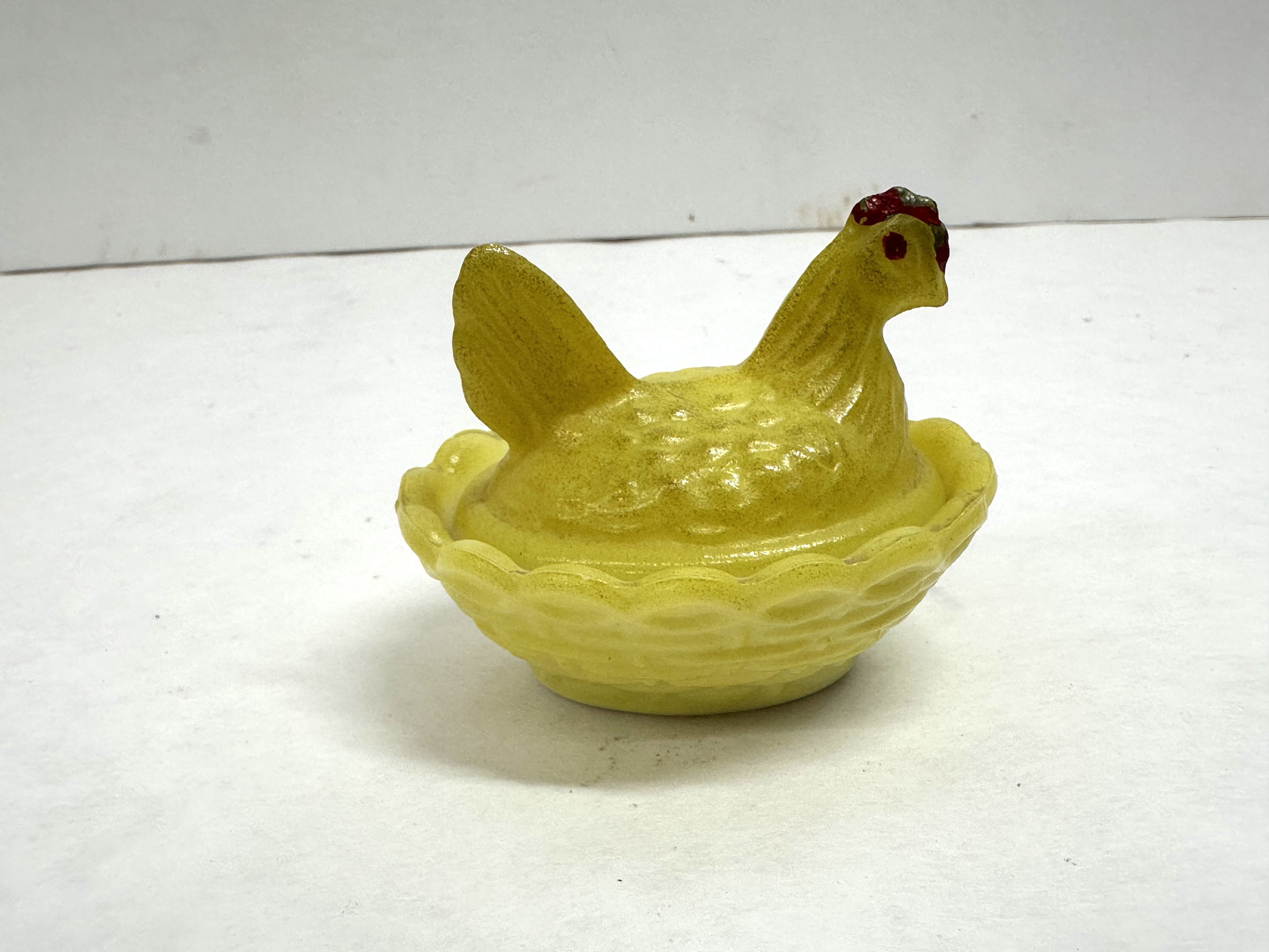 MINI WESTMORELAND YELLOW HEN ON NEST